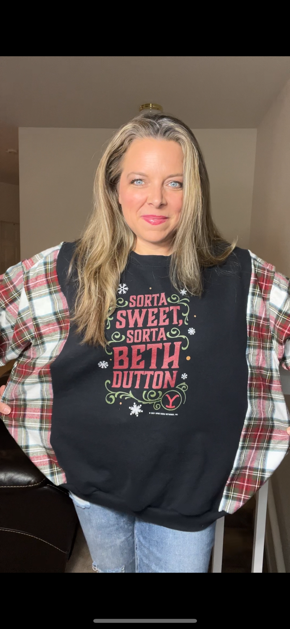 Upcycled Beth Dutton – women’s 1X – midweight sweatshirt with flannel sleeves￼