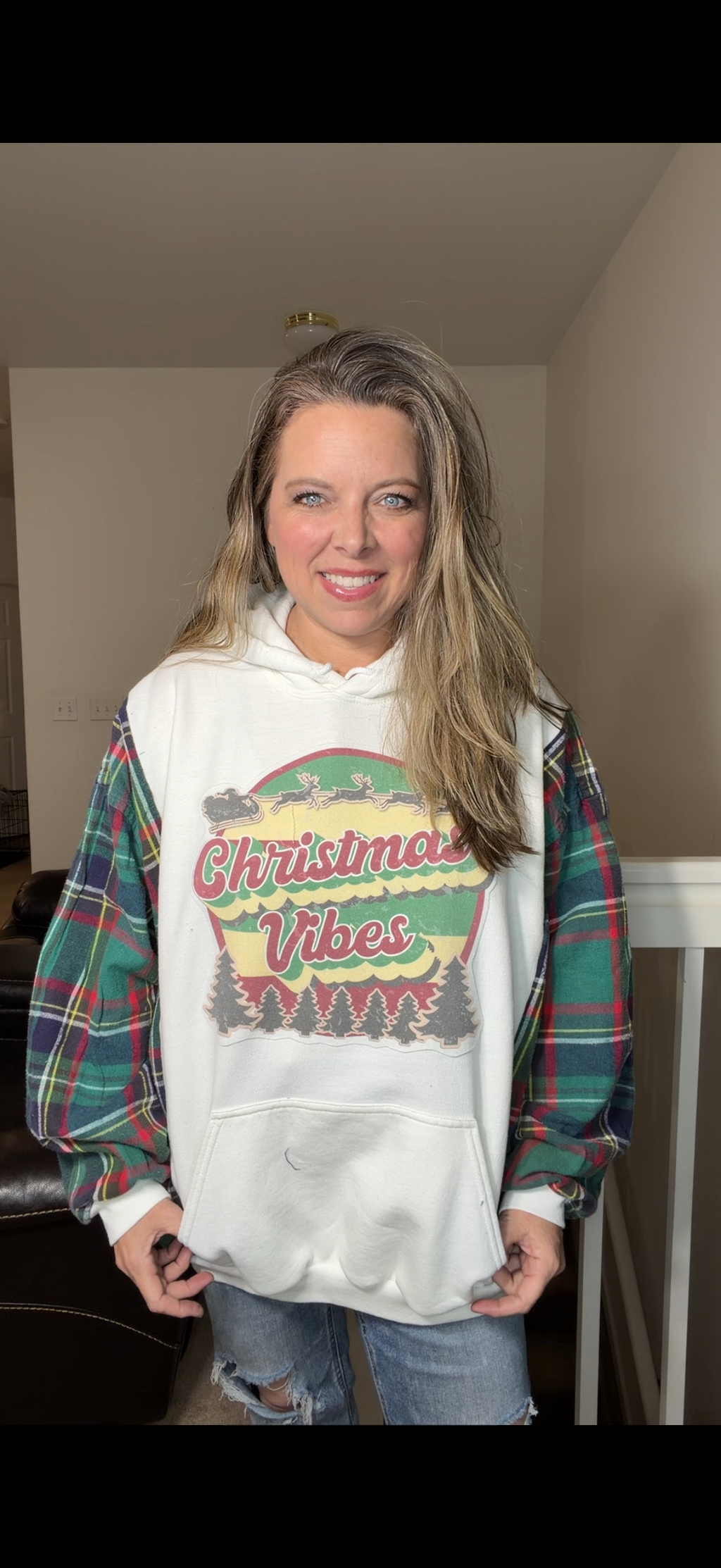 Upcycled Christmas vibes – women’s 4X midweight sweatshirt with flannel sleeves
