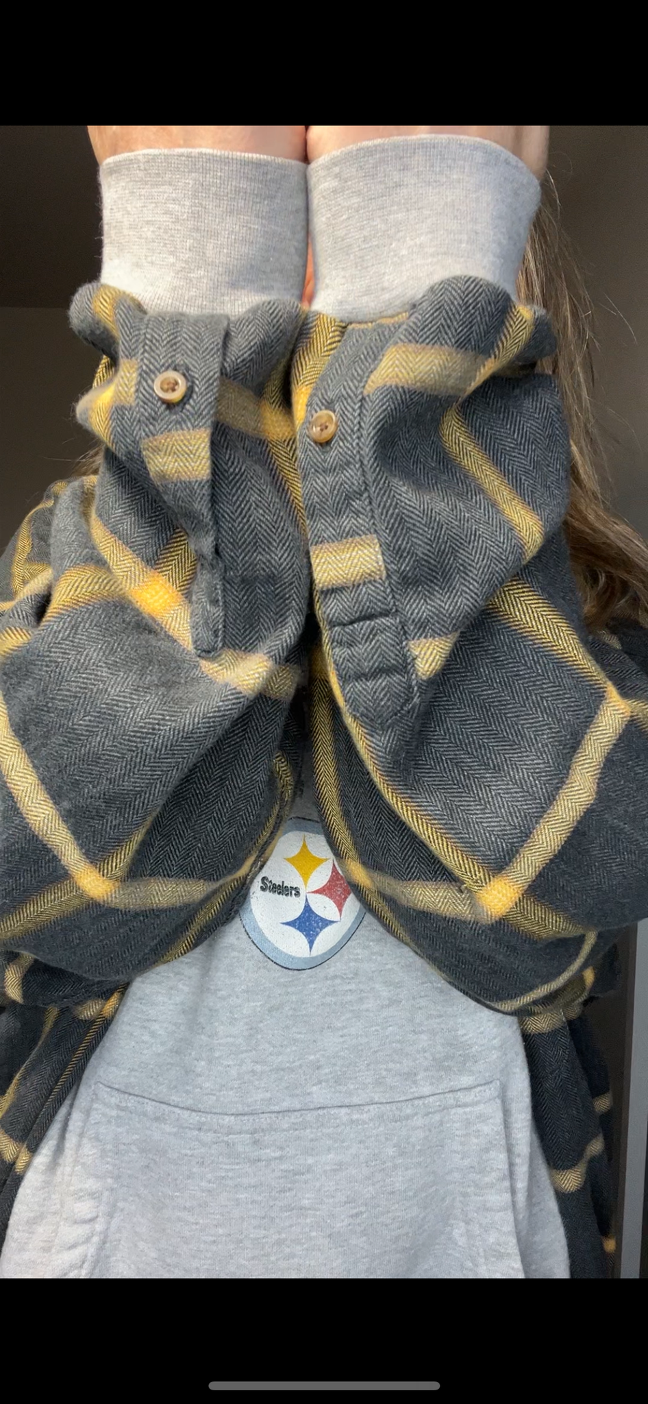 Upcycled Steelers – women’s L/XL – thick sweatshirt with flannel sleeves￼