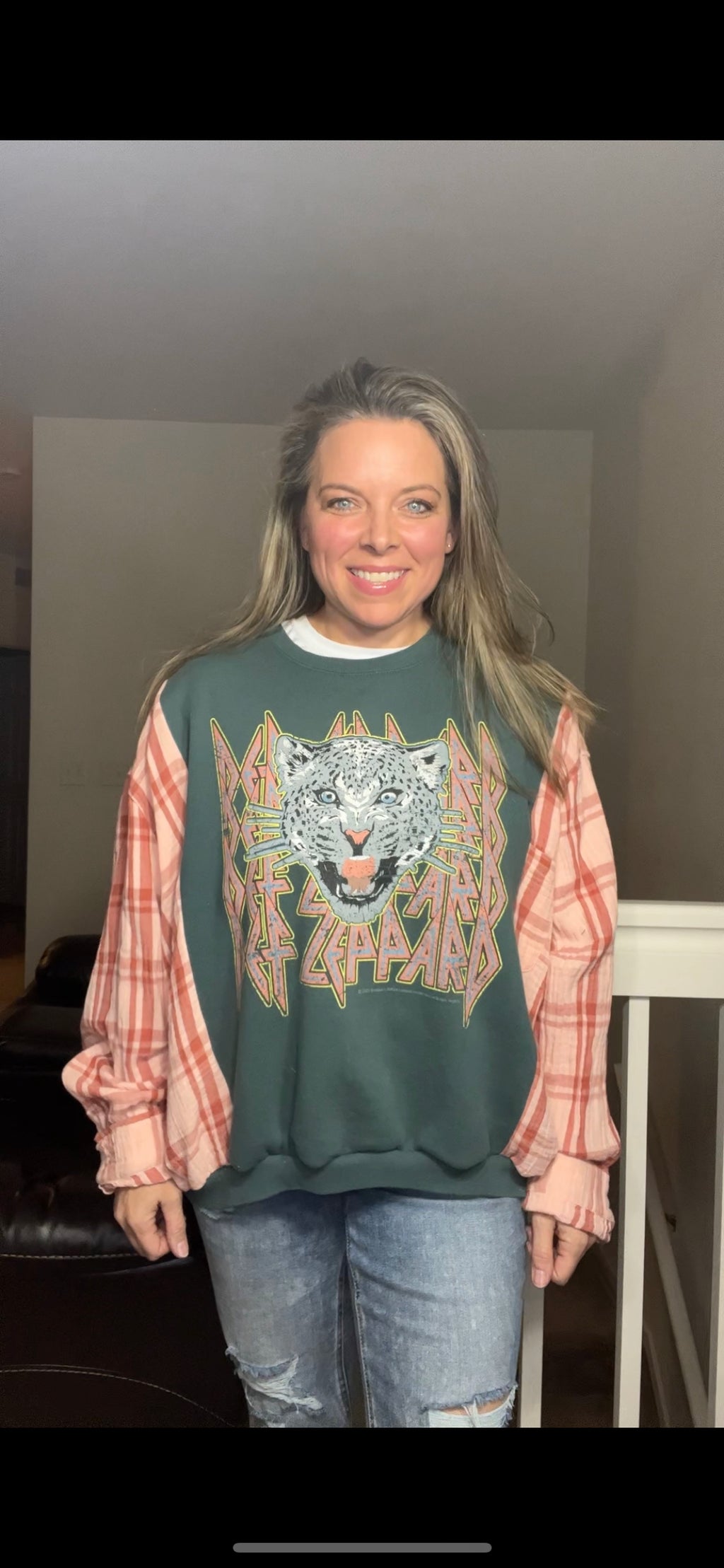 Def Leopard - woman’s L/XL - wide but shorter