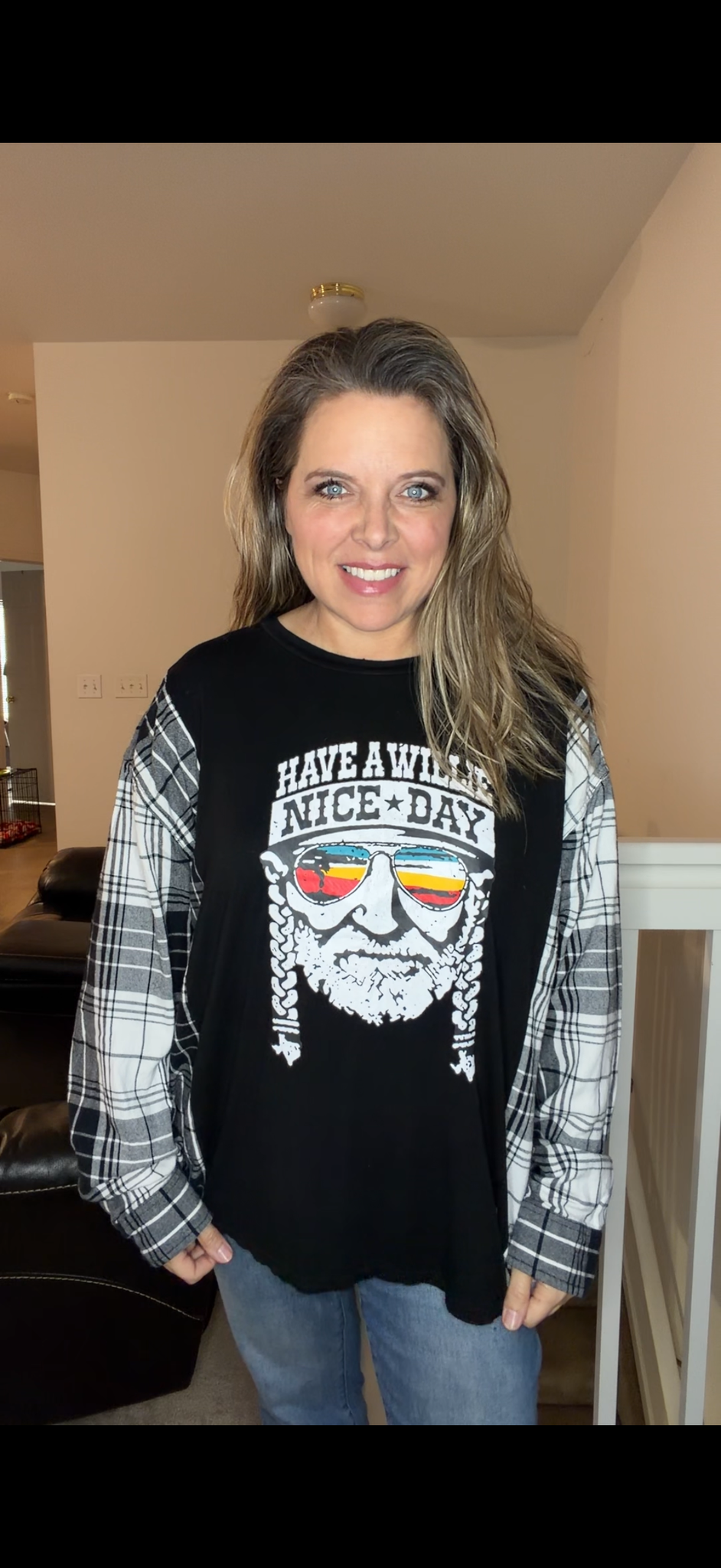 Upcycled Willie - women's XL T-shirt with flannel sleeves