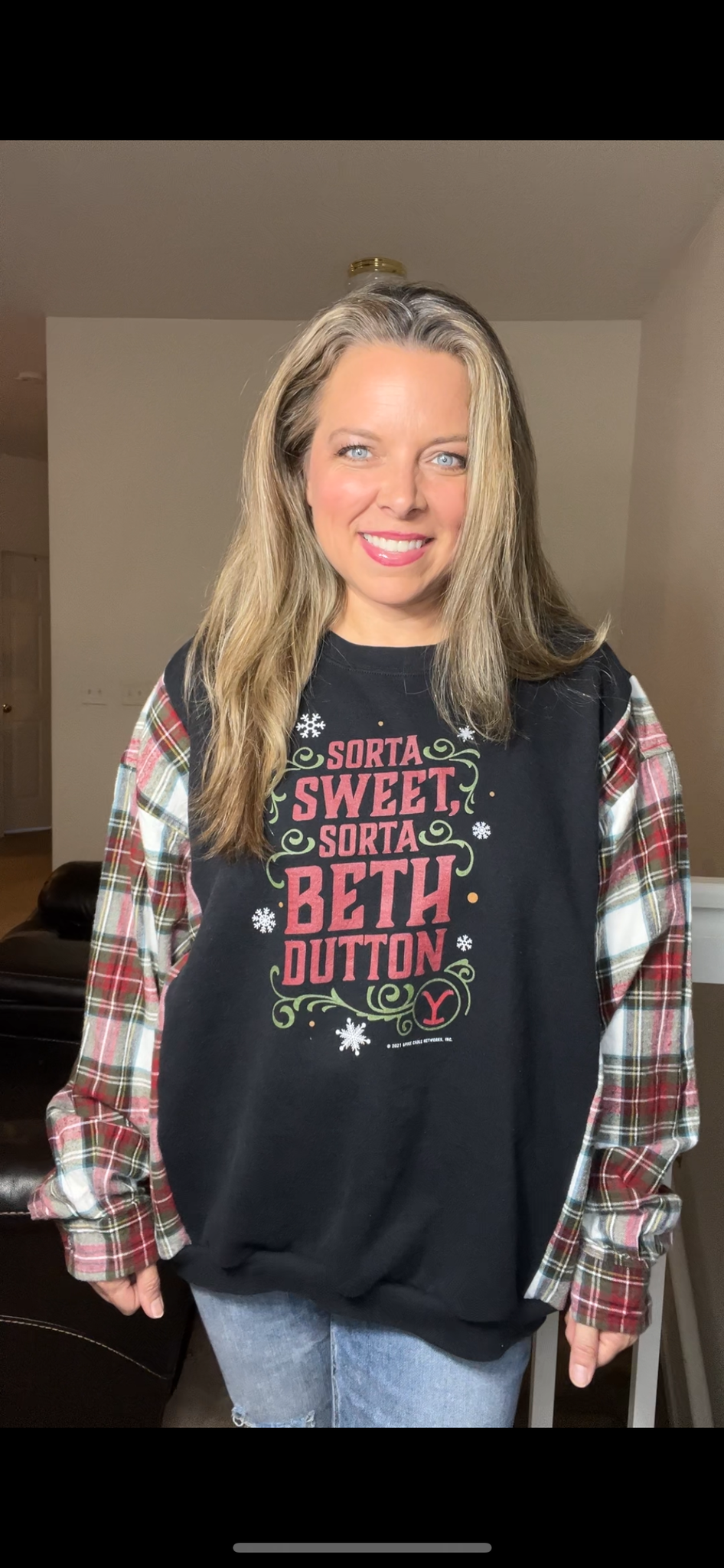 Upcycled Beth Dutton – women’s 1X – midweight sweatshirt with flannel sleeves￼