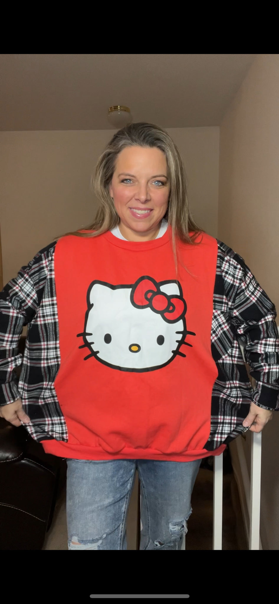 Hello Kitty – women’s 1X/2X – thin sweatshirt with thick flannel sleeves ￼