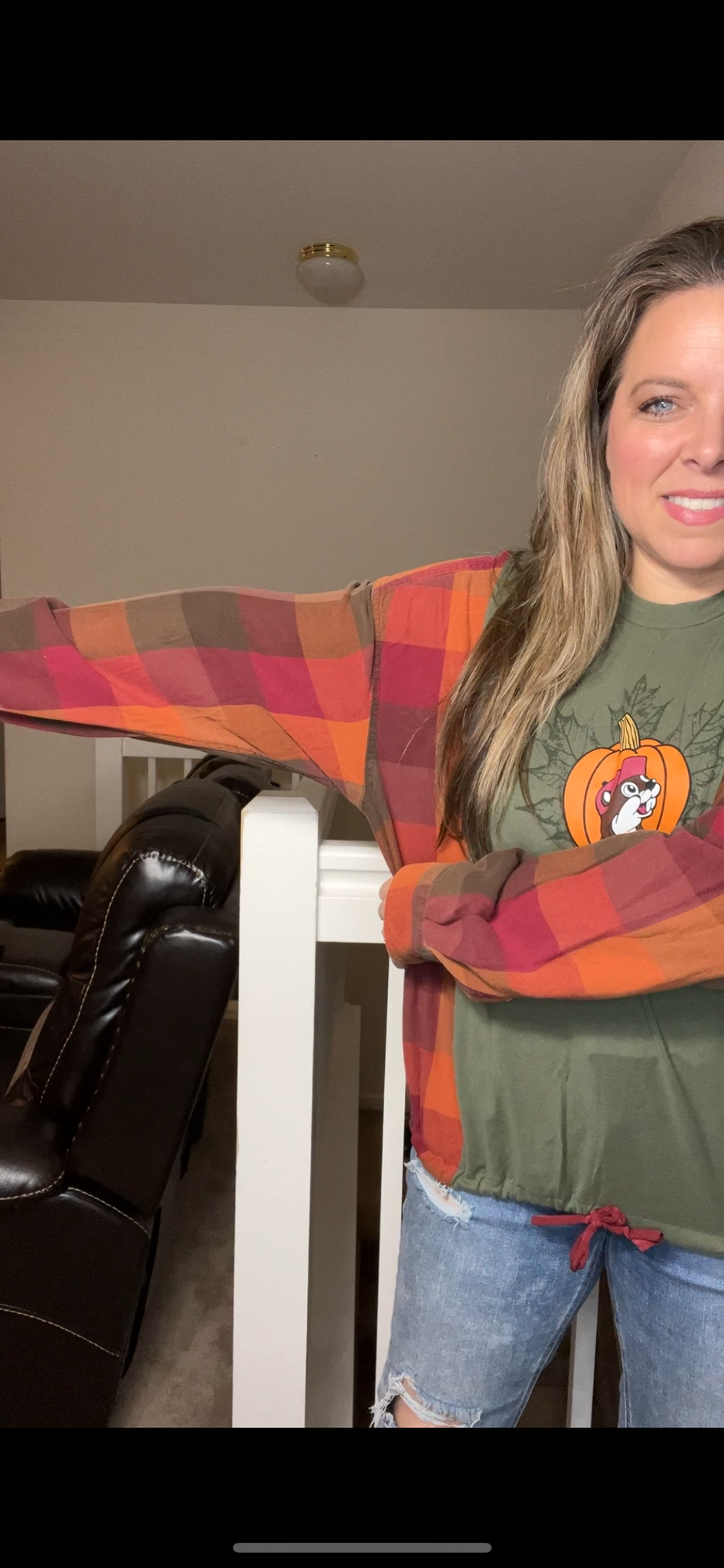 Upcycled Buccees - Women’s XL – T-shirt with flannel sleeves