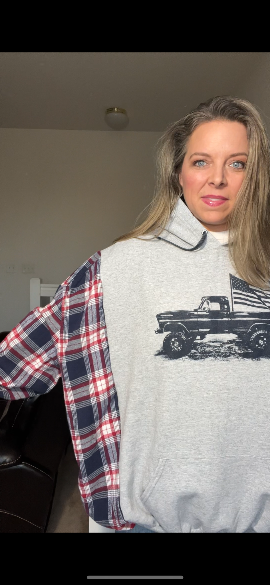 Upcycled Truck – women’s 4X - soft thick sweatshirt with flannel sleeves￼