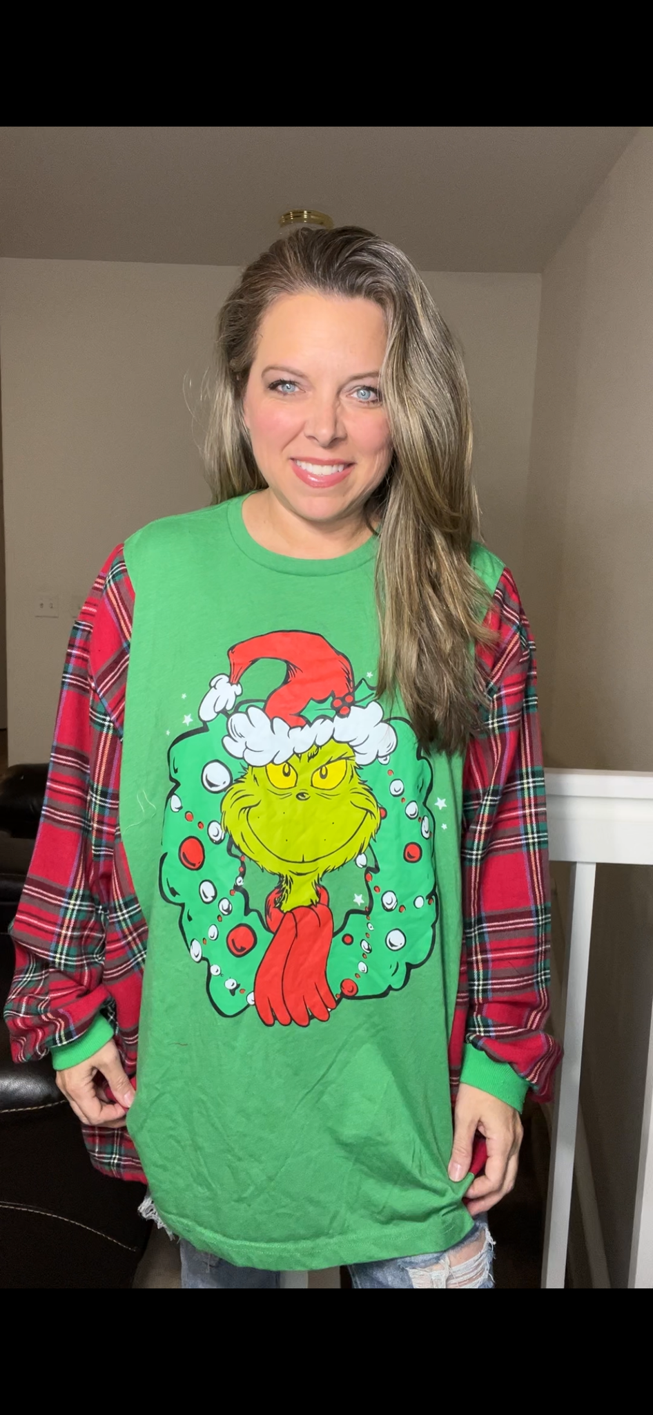 Upcycled Grinch – women’s 5X T-shirt with flannel sleeves