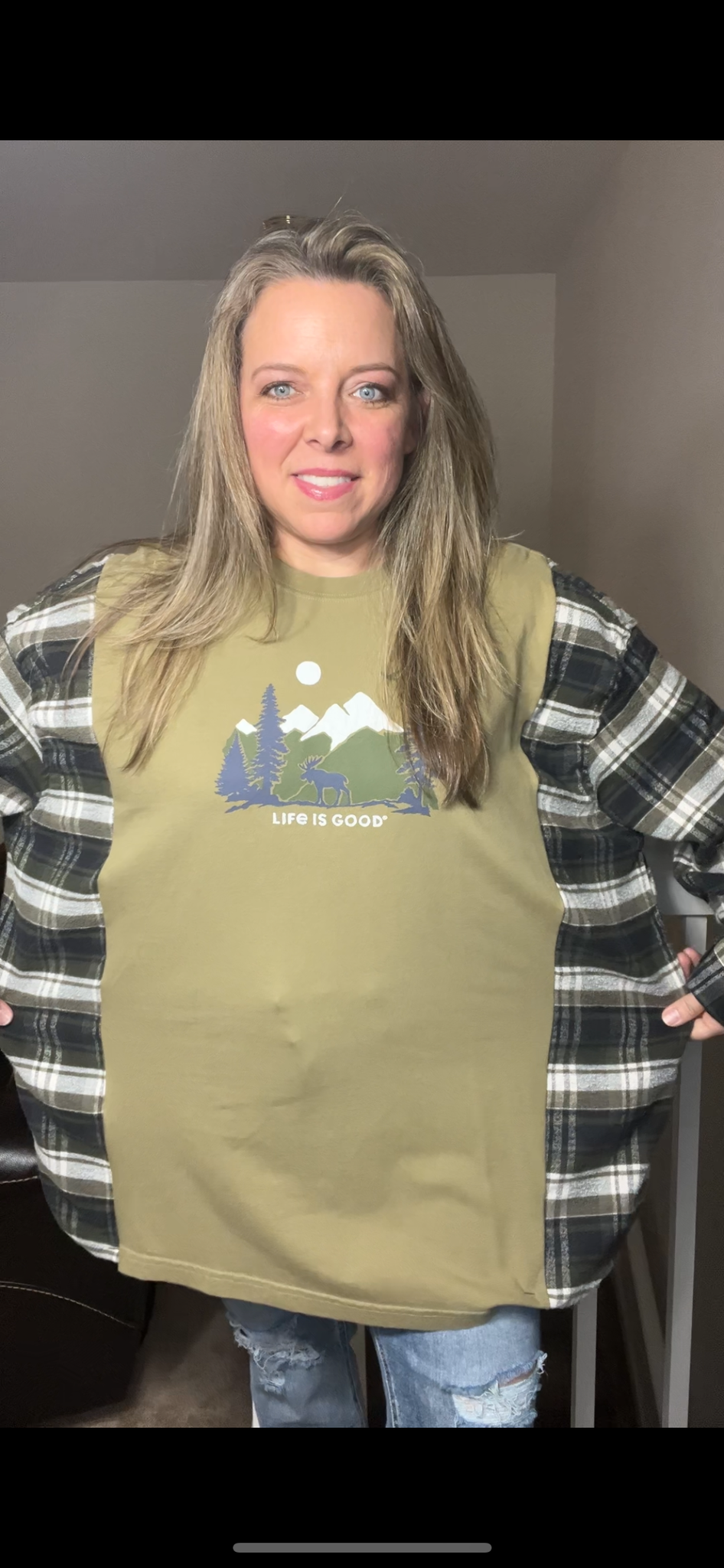 Upcycled Moose T-shirt – women’s 3X/4X – T-shirt with flannel sleeves￼