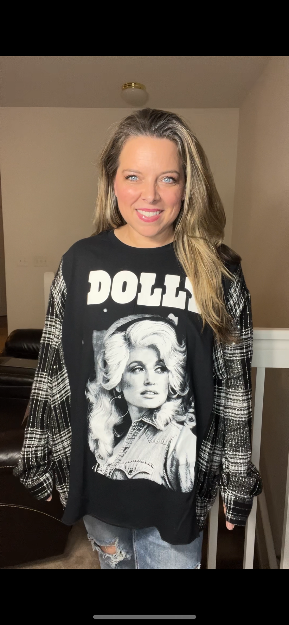 Upcycled Dolly – women’s 1X/2X – thin T-shirt with sequin sleeves￼