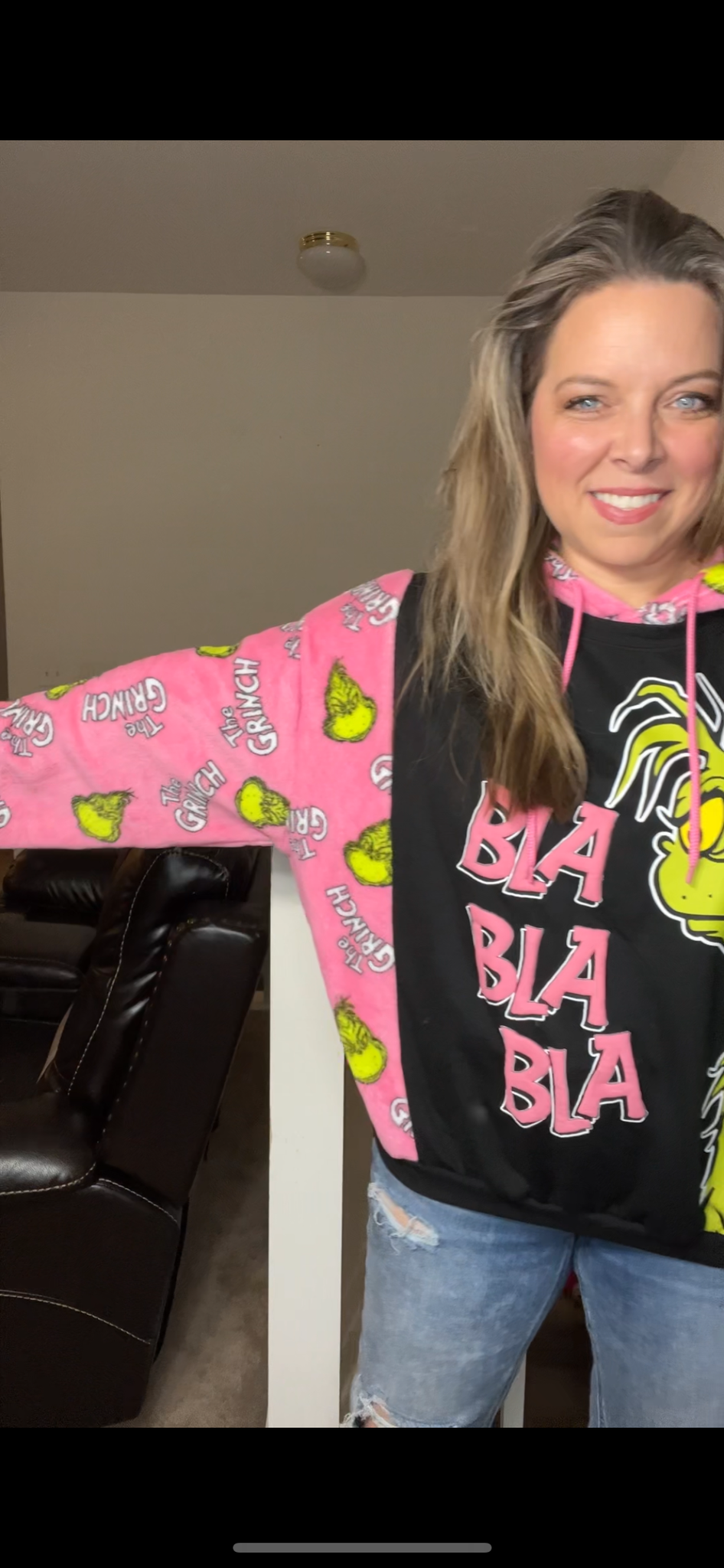 Upcycled Grinch pink – women’s L/XL – thin sweatshirt with fleece sleeves