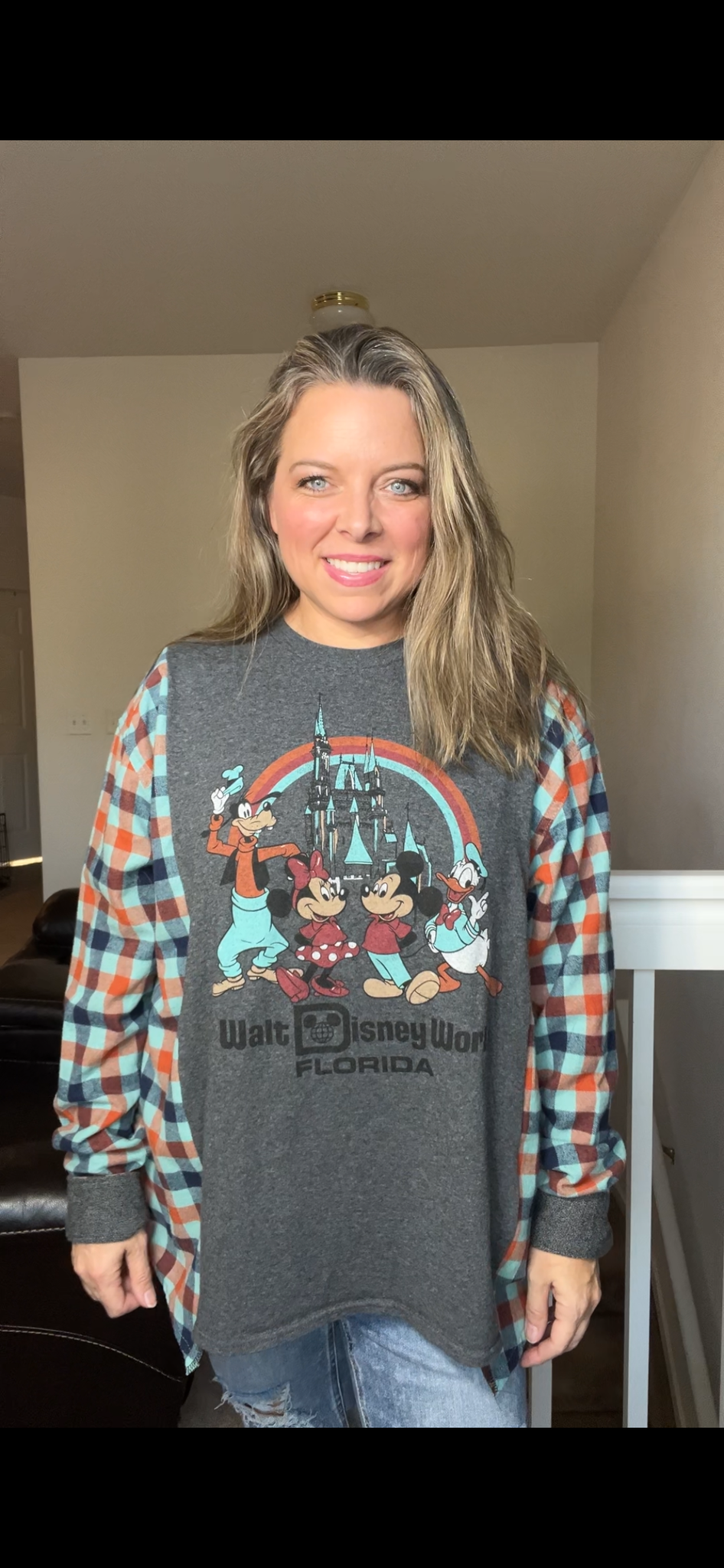 Upcycled Disney – women’s 1X – thin T-shirt with flannel sleeves￼