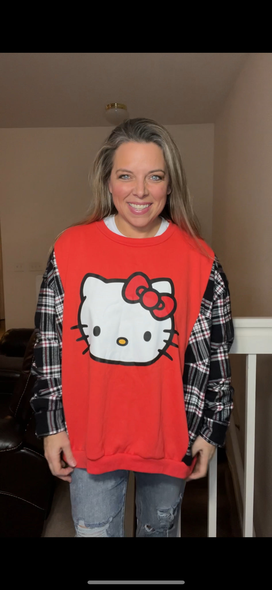 Hello Kitty – women’s 1X/2X – thin sweatshirt with thick flannel sleeves ￼