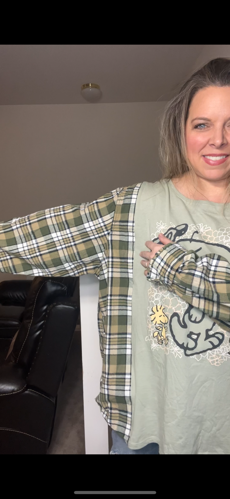 Upcycled Snoopy – women’s 4X – T-shirt with flannel sleeves