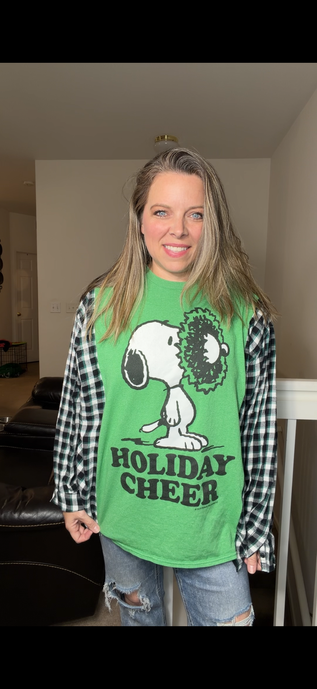 Upcycled snoopy wreath – women's one X/2X T-shirt with cotton sleeves