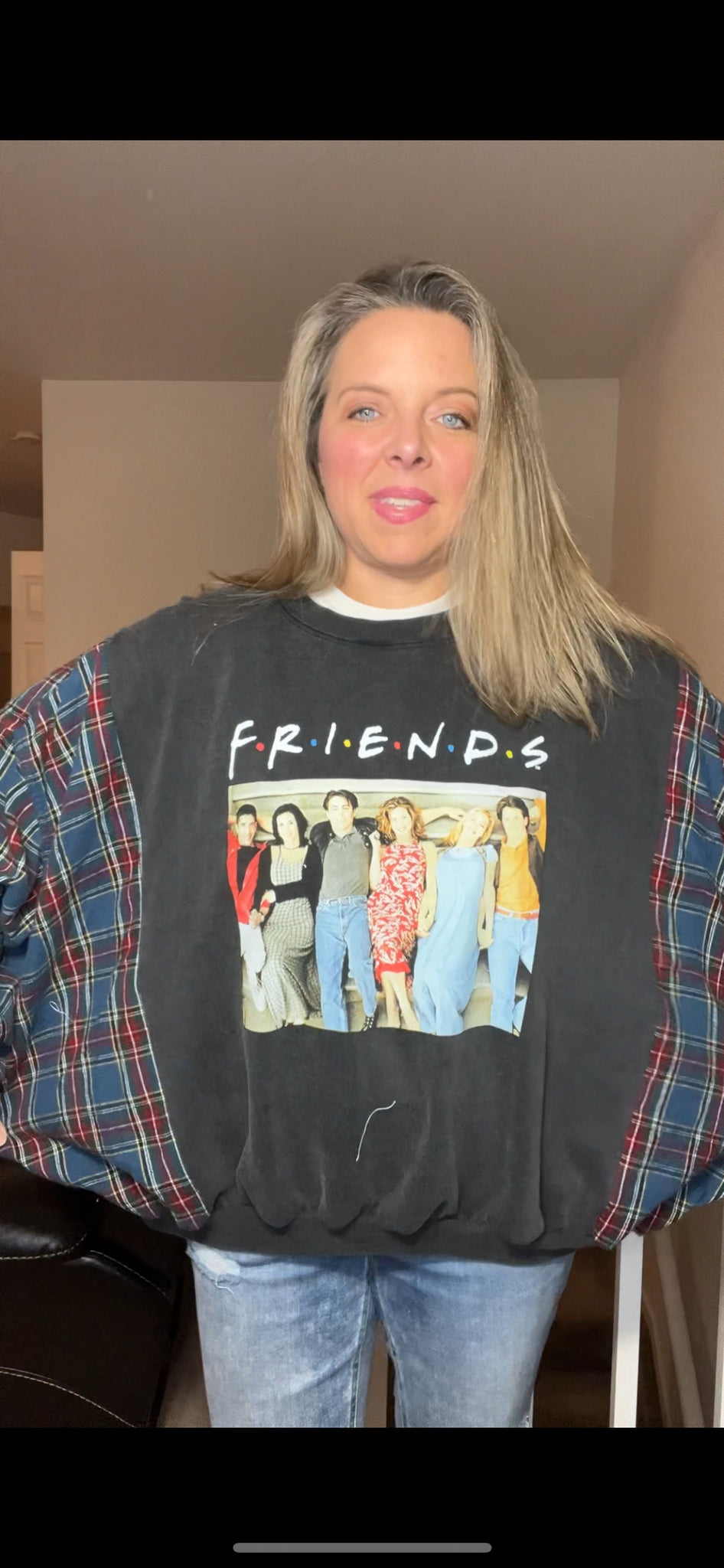 Friends - woman’s XL/1X - thin sweatshirt with flannel sleeves ￼