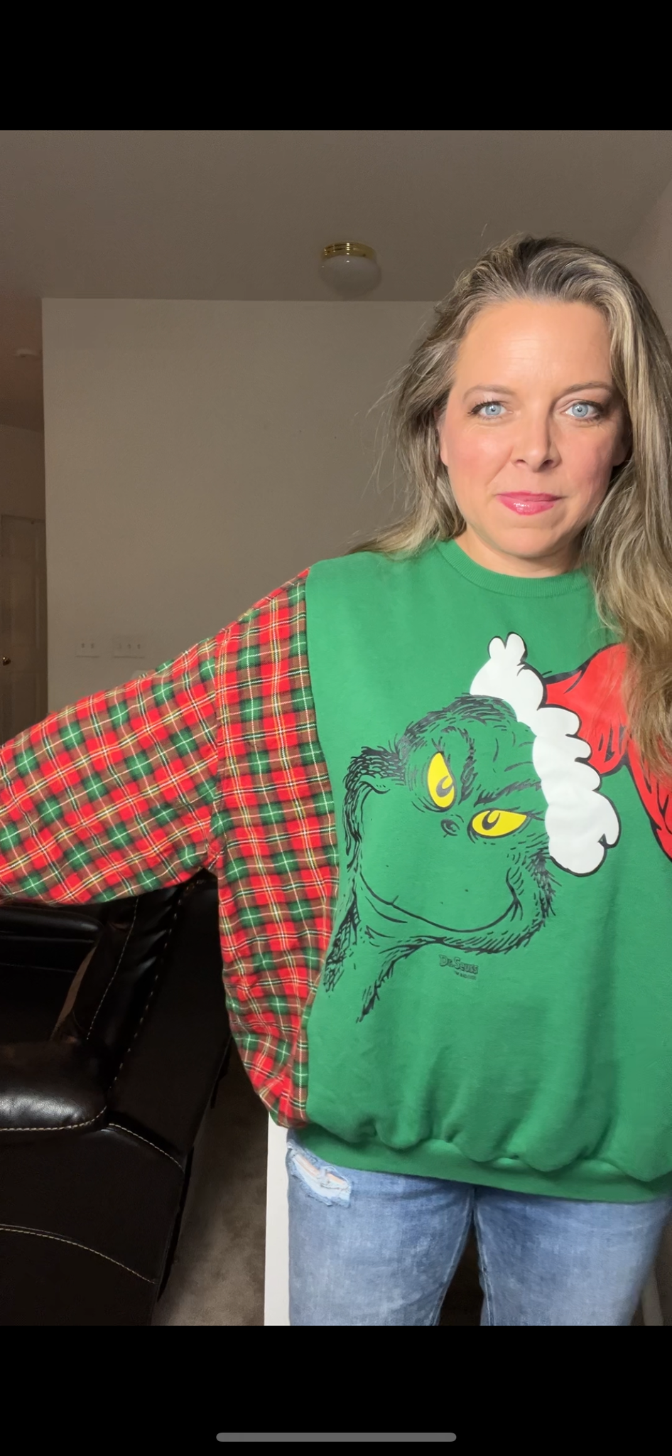 Upcycled Grinch green – women’s XL/1X – midweight sweatshirt with flannel sleeves￼