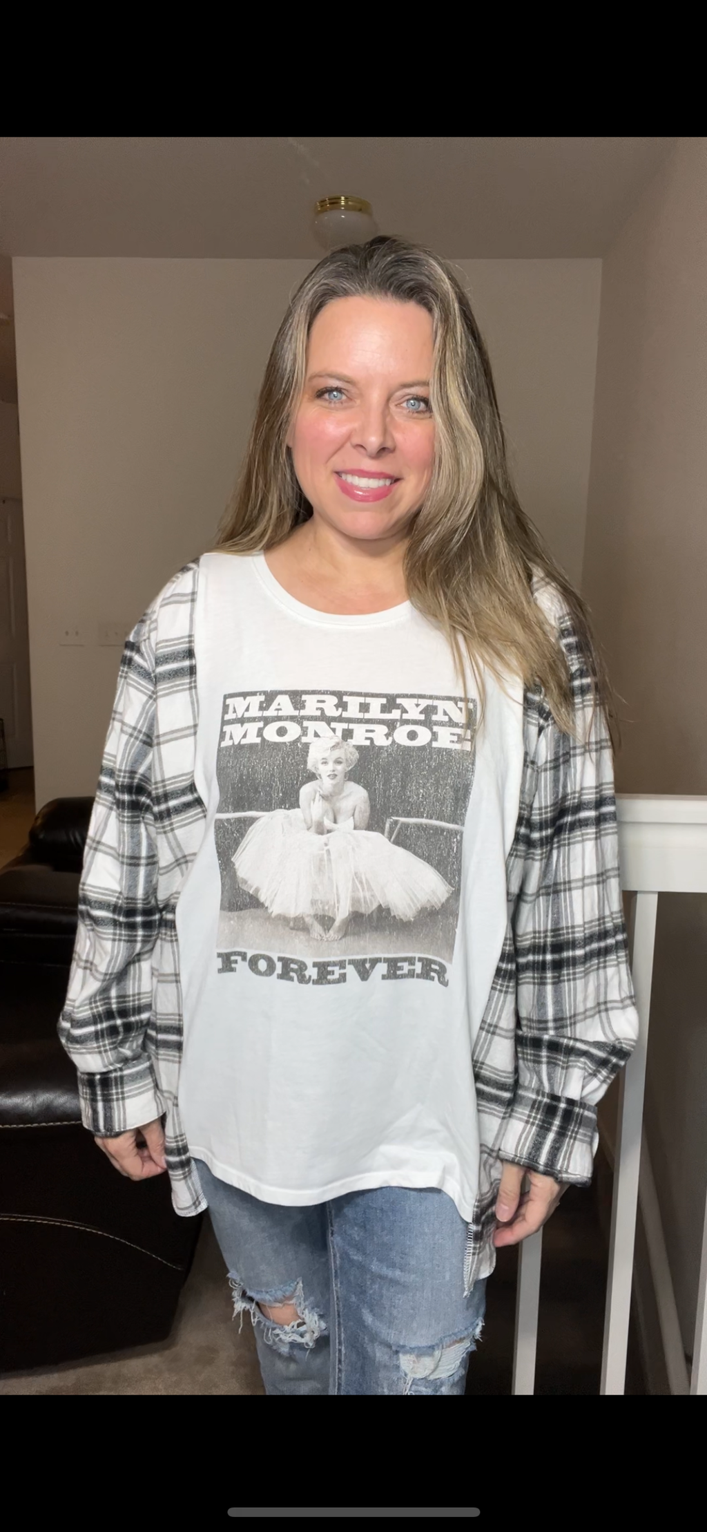 Upcycled Marilyn – women’s XL/1X – thin T-shirt with flannel sleeves￼