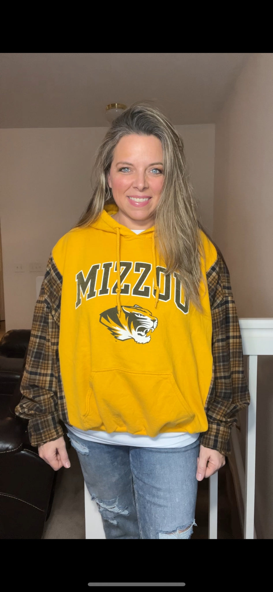 Mizzou - woman’s large – midweight sweatshirt with flannel sleeves ￼