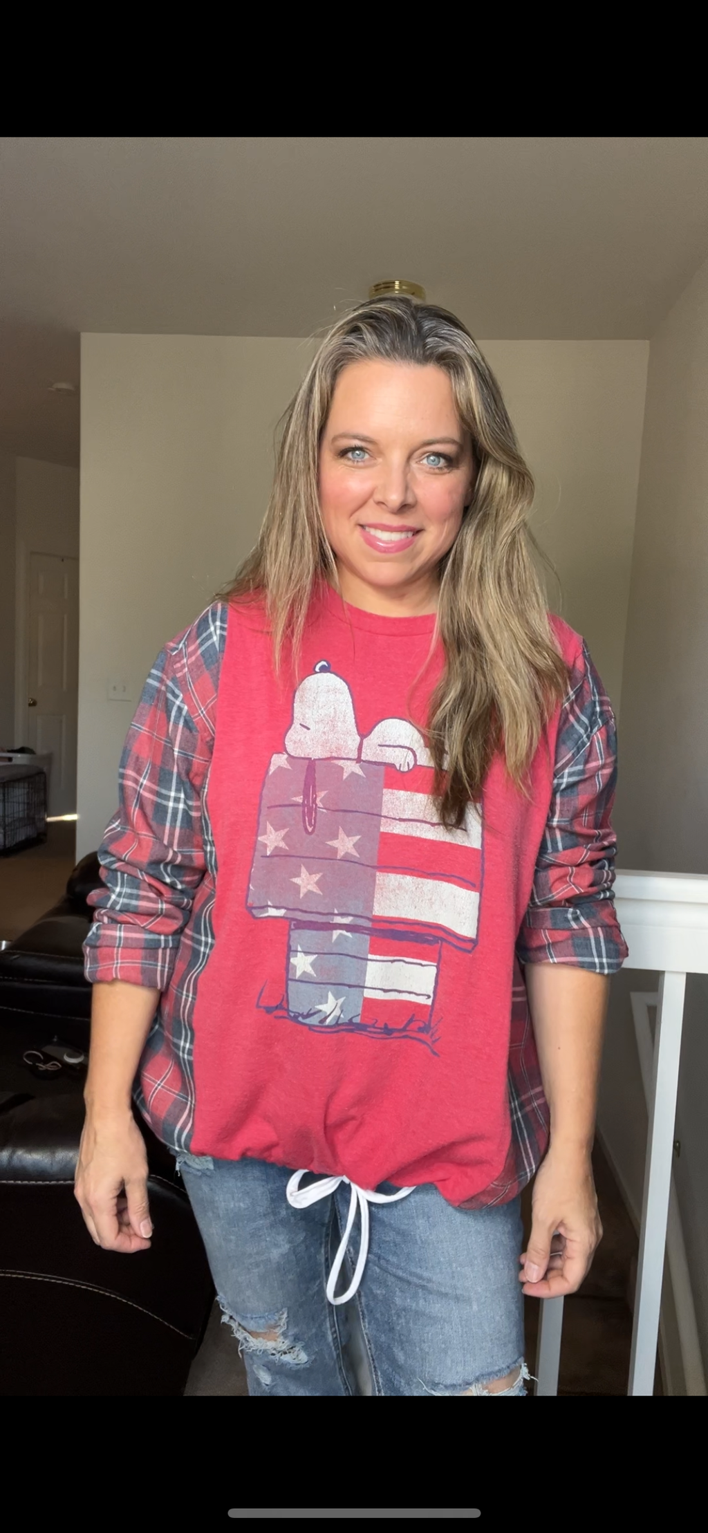 Upcycled Snoopy USA – women’s XL/1X – thin T-shirt with flannel sleeves￼