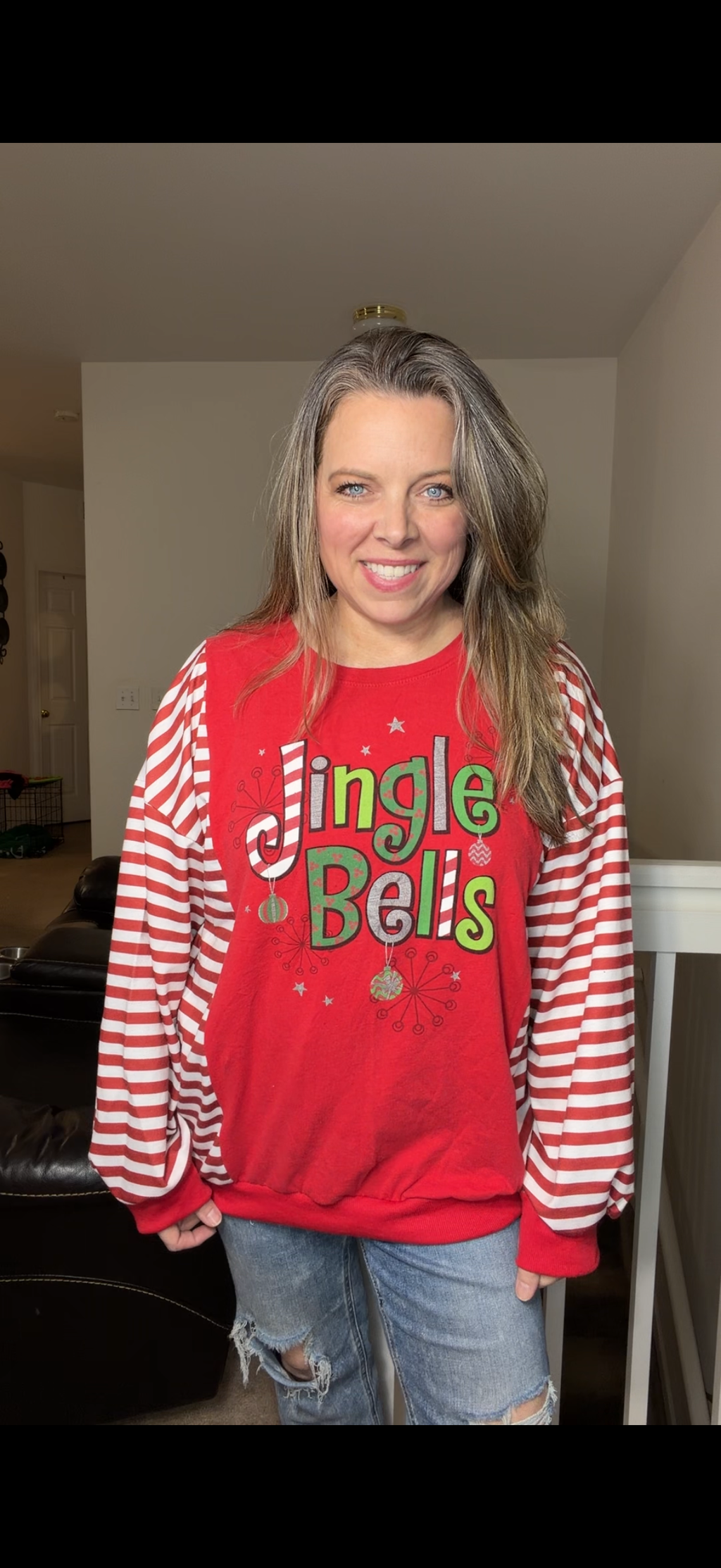 Upcycled jingle bells – women's medium/large T-shirt with stretchy sleeves