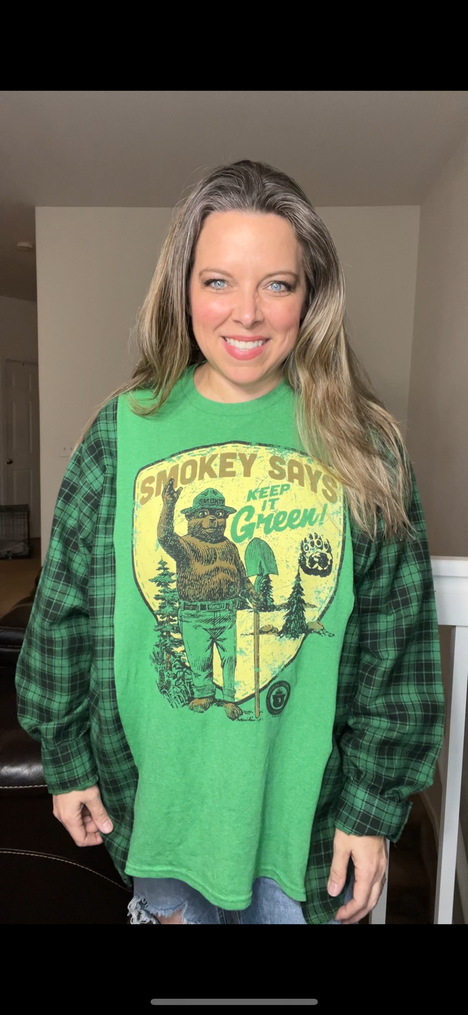 Upcycled Smoky Bear – women’s 1X thin T-shirt with flannel sleeves