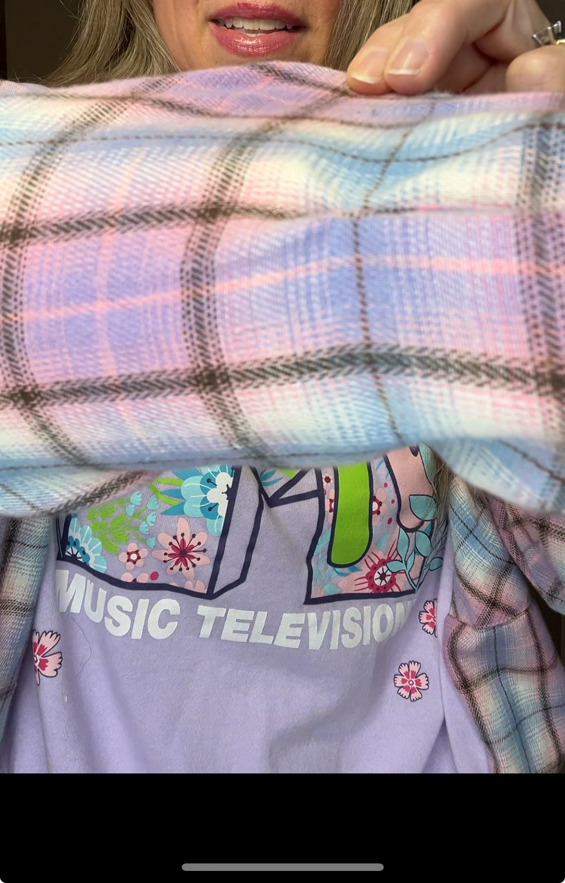 MTV - woman’s SMALL- thin sweatshirt with thin flannel sleeves ￼