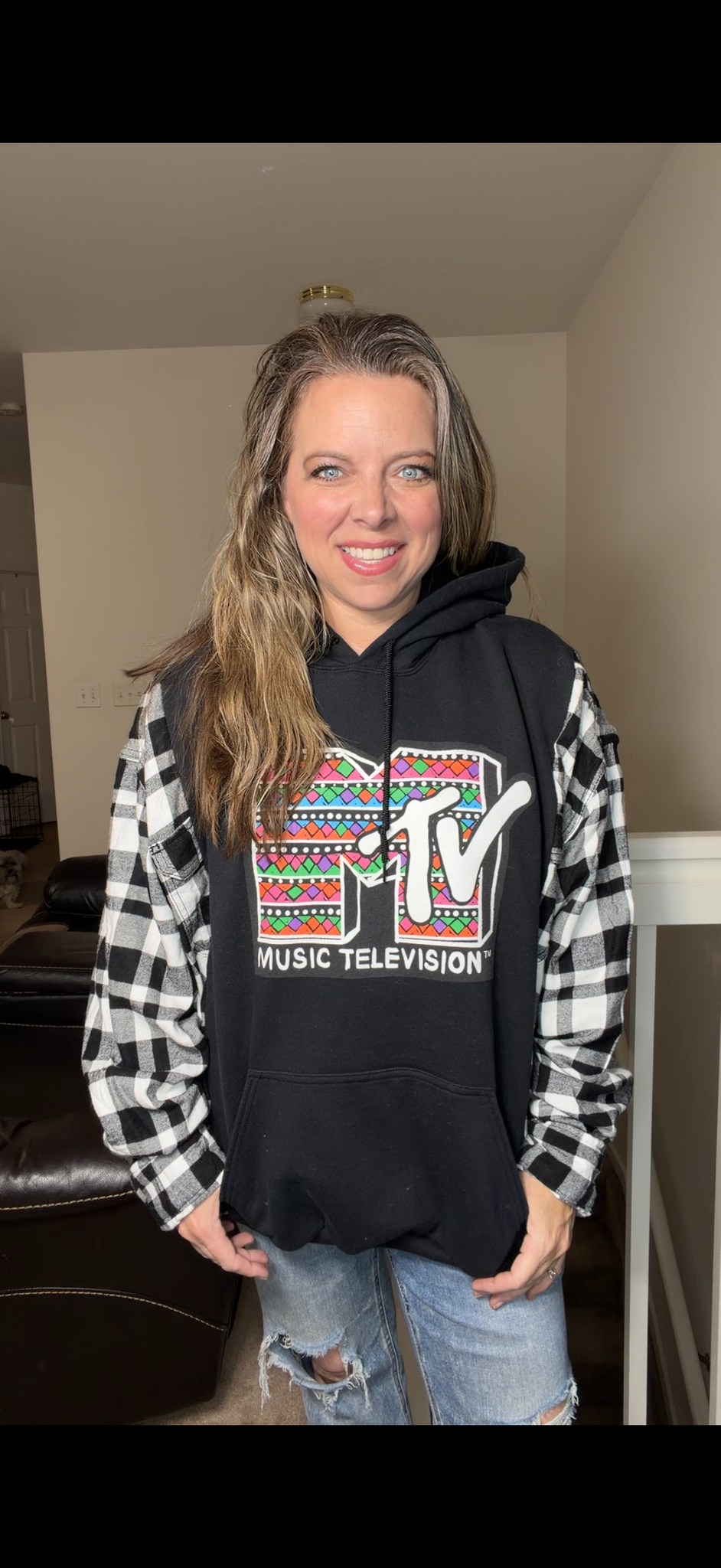 Upcycled MTV - women's 3X midweight sweatshirt with flannel sleeves ￼