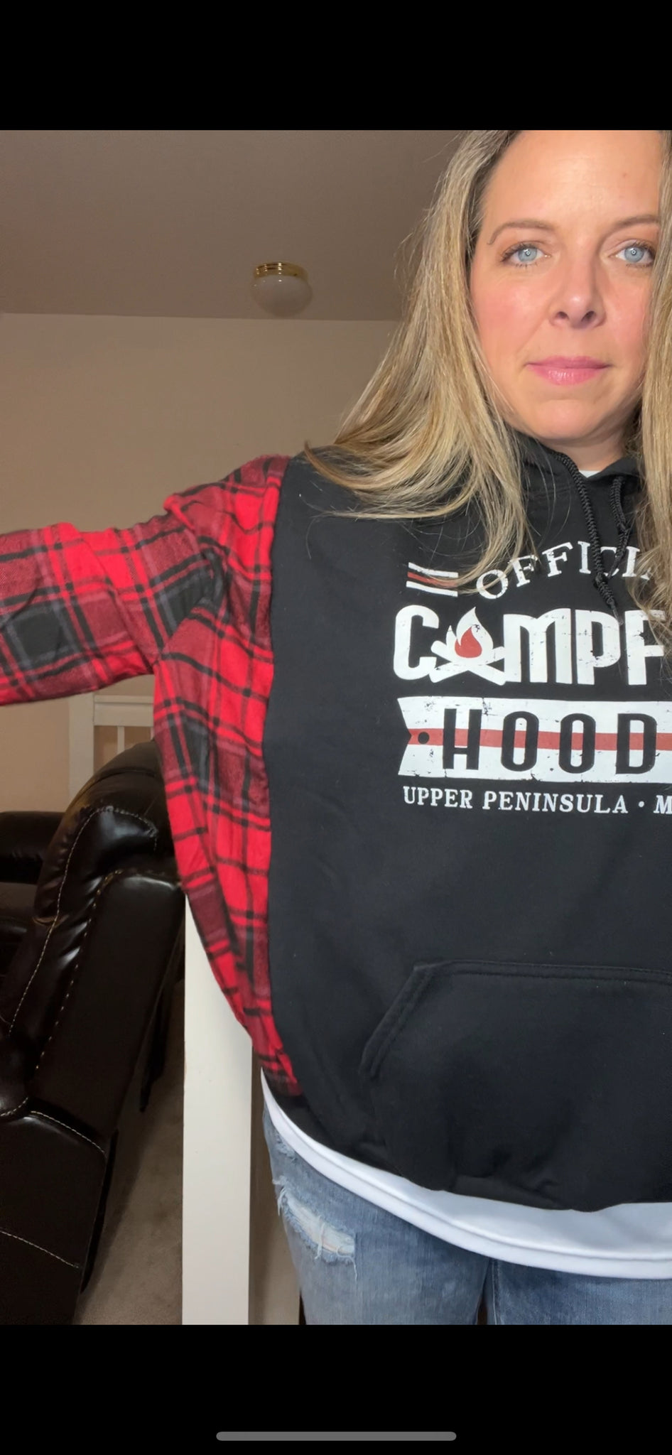 Campfire - woman’s LARGE - thick sweatshirt with flannel sleeves ￼