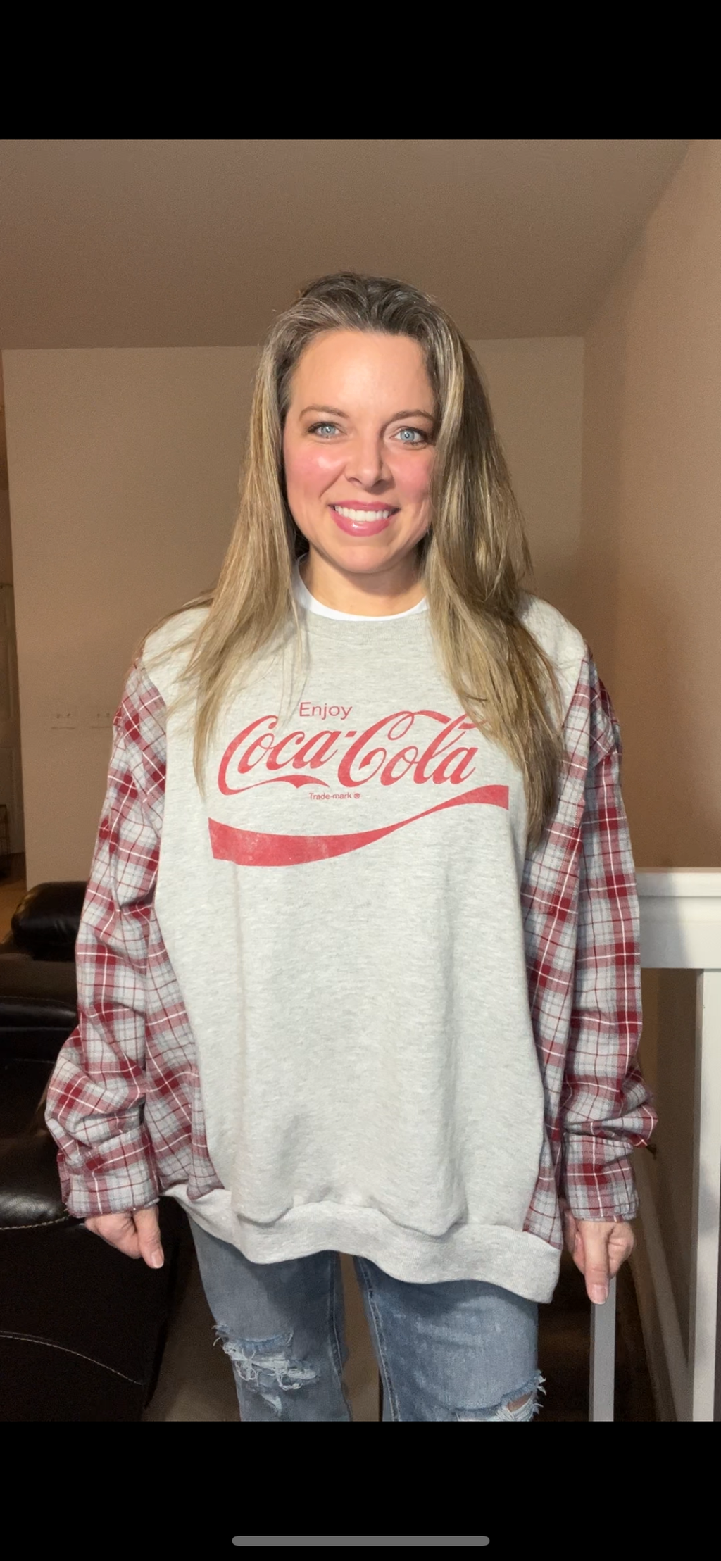 Upcycled Coca-Cola – women’s 1X – thin sweatshirt with flannel sleeves￼