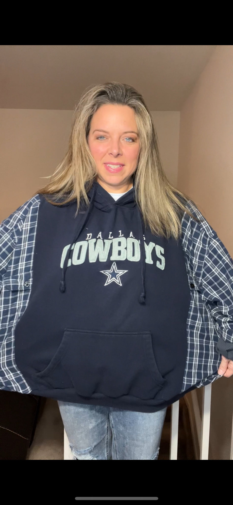 Cowboys - woman’s 1X - thick sweatshirt with flannel sleeves ￼