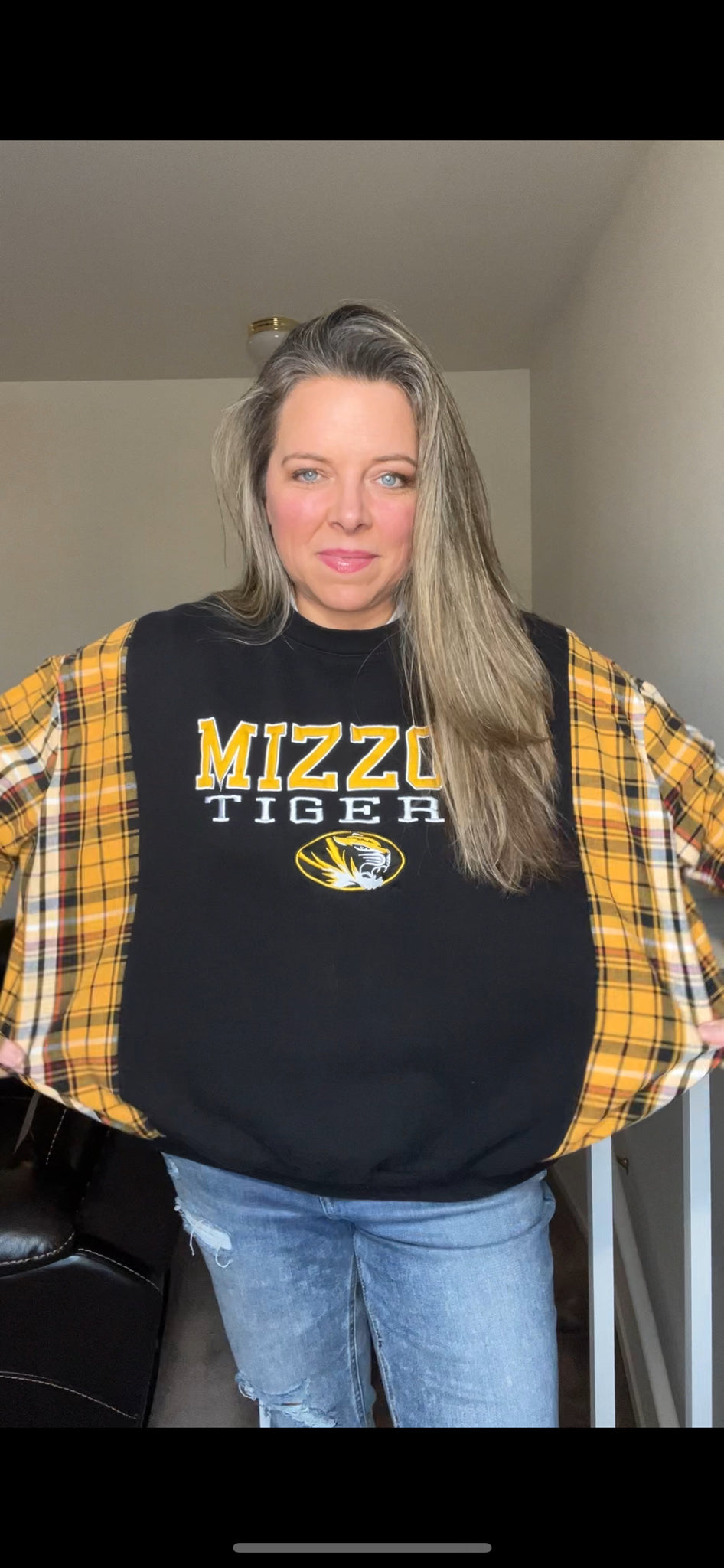 Upcycled Mizzou - woman M/L – thick sweatshirt with flannel sleeves ￼