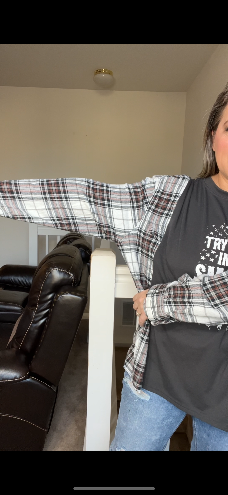 Upcycled Small town – women’s 1X – T-shirt with flannel sleeves