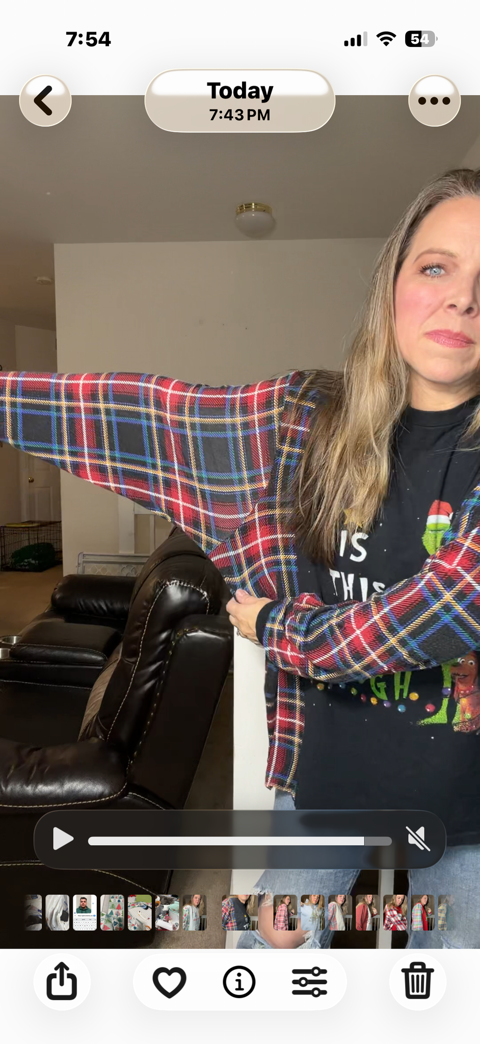 Upcycled jolly grinch – women's 2X/3X T-shirt with stretchy sleeves ￼