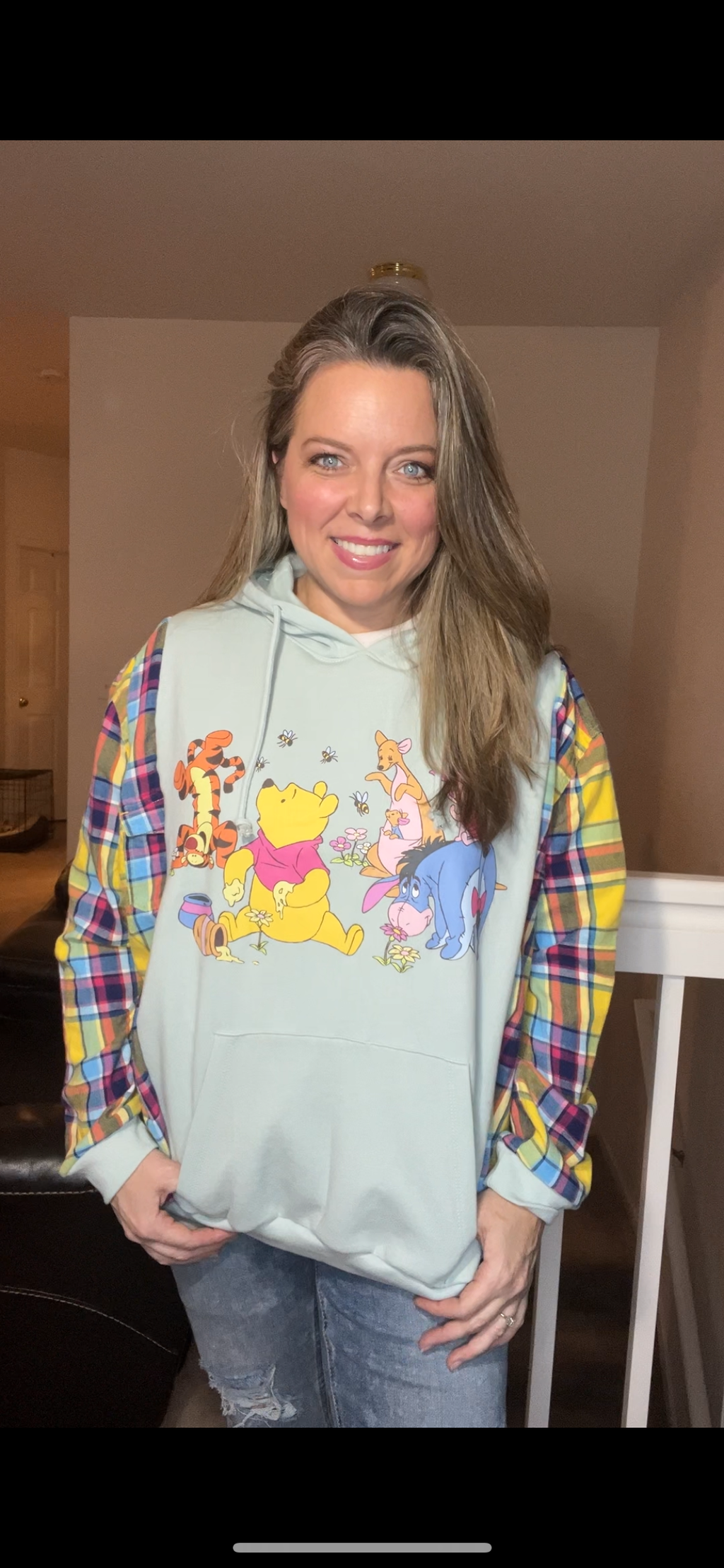 Upcycled Pooh - Women’s large – thin sweatshirt with flannel sleeves￼