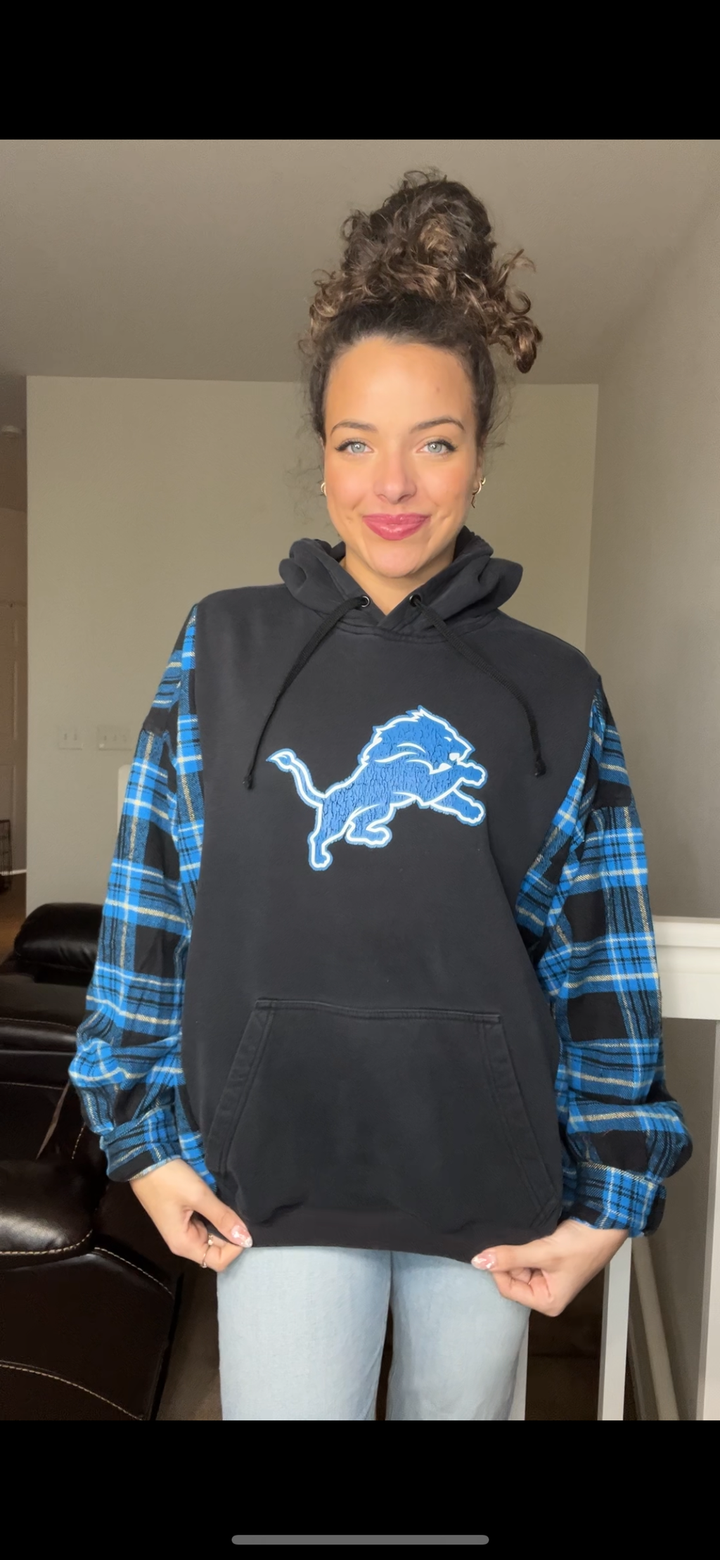 Upcycled Lions – women’s XL – midweight sweatshirt with flannel sleeves ￼