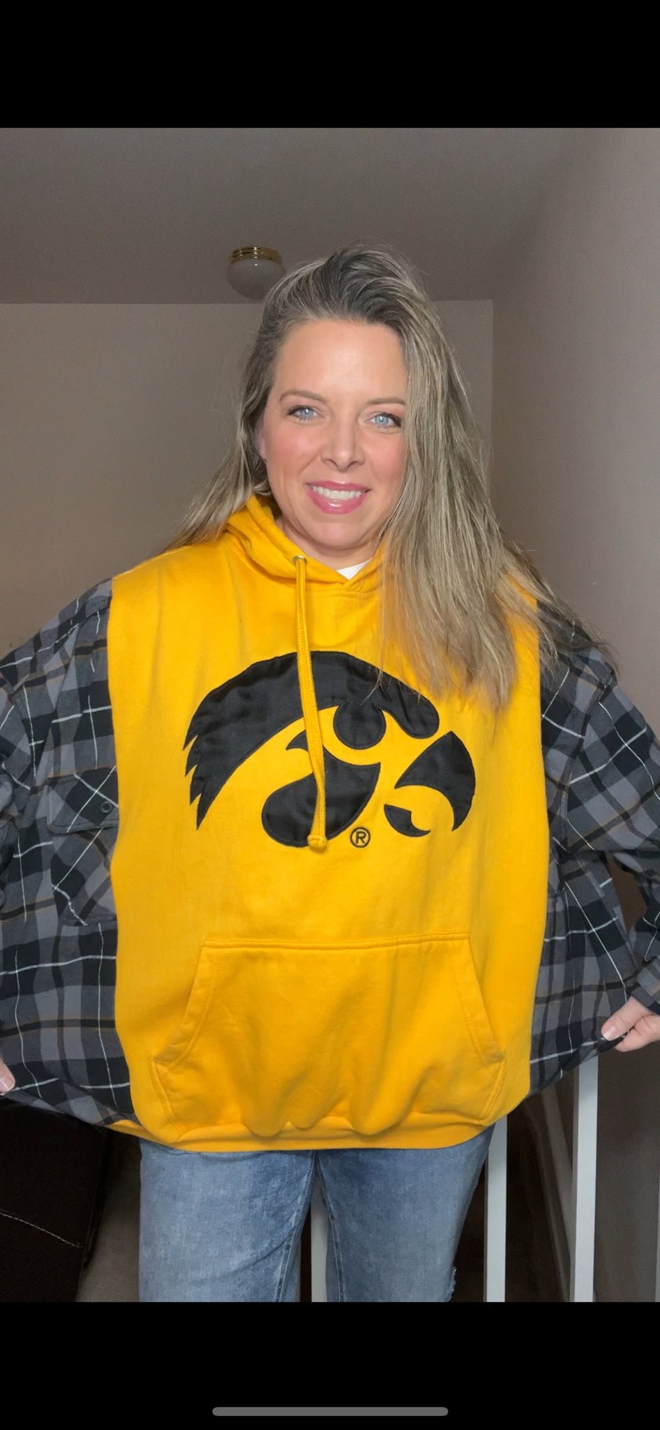 Hawkeyes – women’s 1X – thick sweatshirt with flannel sleeves ￼
