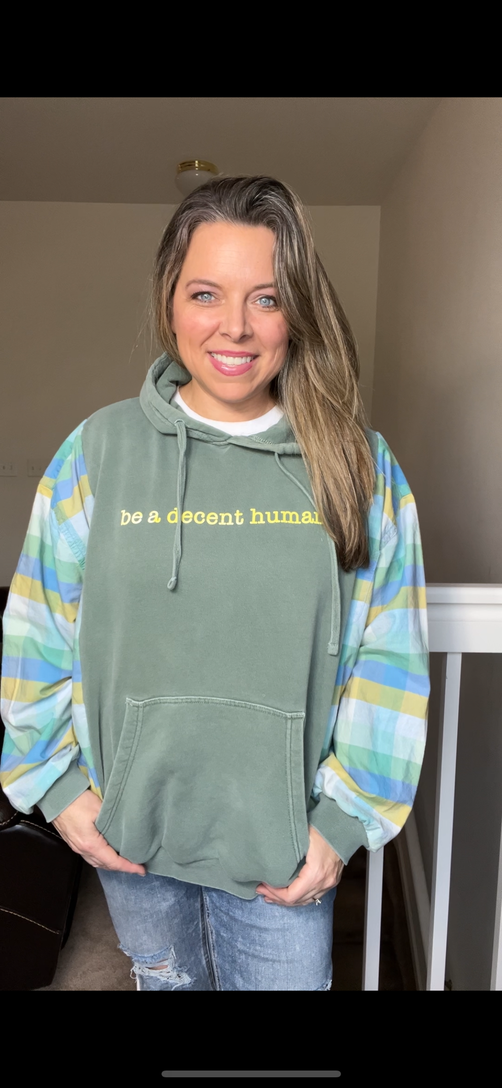 Upcycled Decent Human – women’s L/XL – midweight sweatshirt with soft, cotton sleeves￼