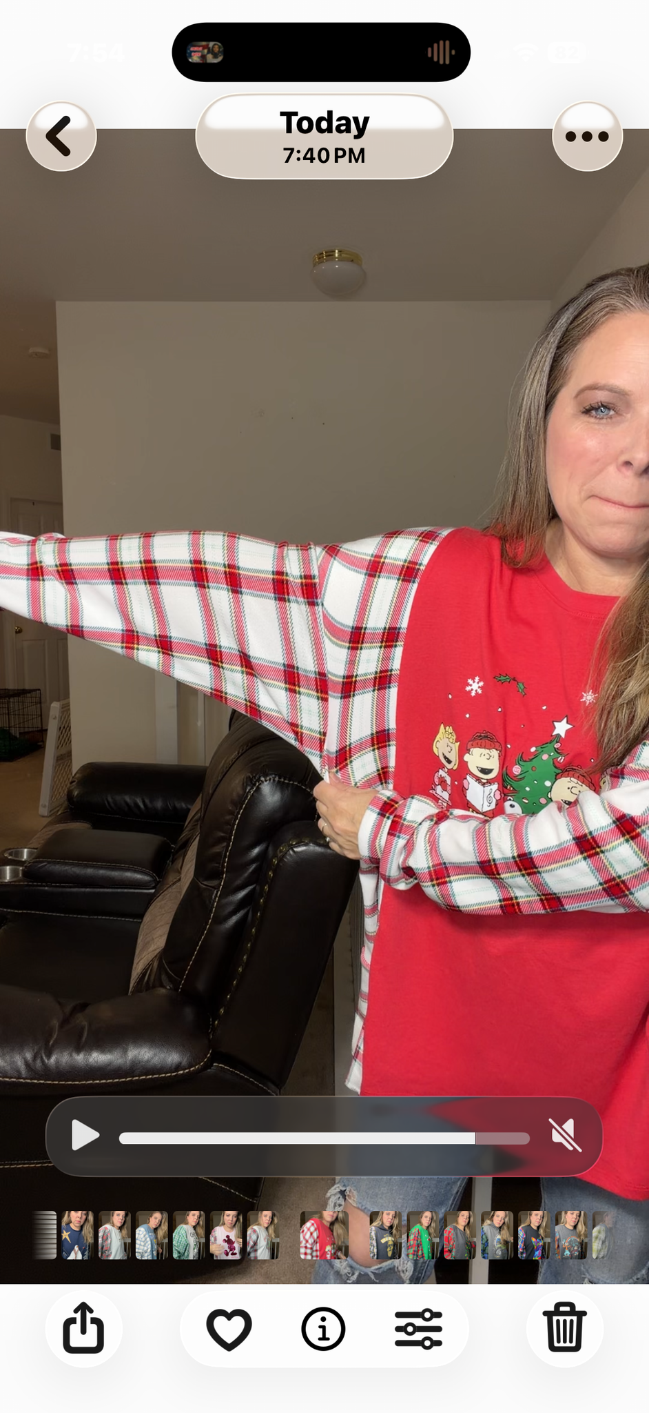 Upcycled Peanuts Joy – women's 1X/2X T-shirt with stretch sleeves ￼