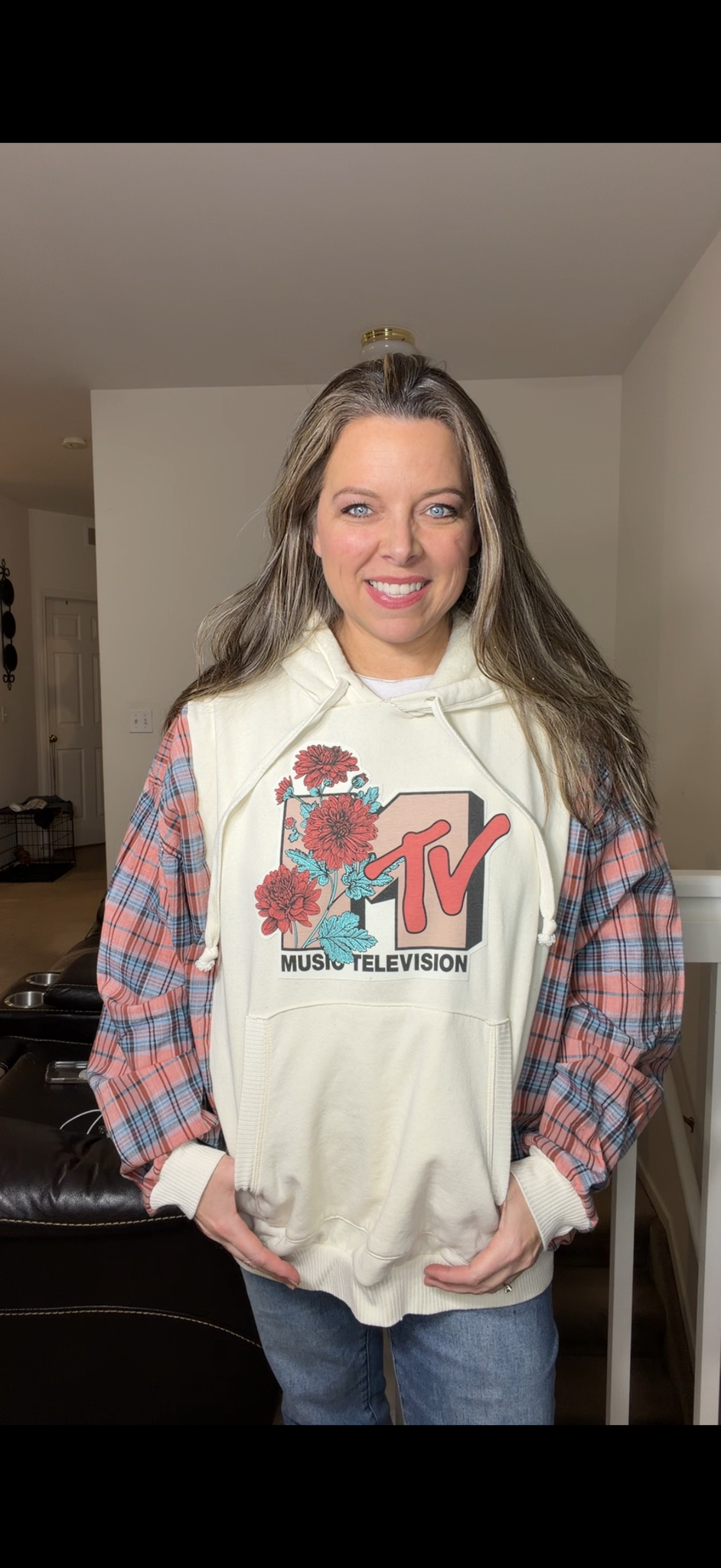 Upcycled MTV - women's 3X midweight sweatshirt with thin cotton sleeves ￼