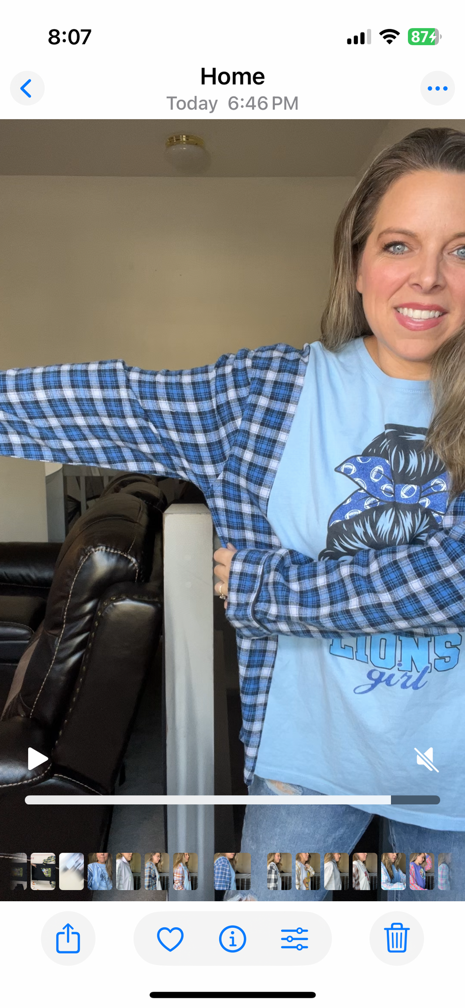 Upcycled Lions – women’s XL T-shirt with flannel sleeves