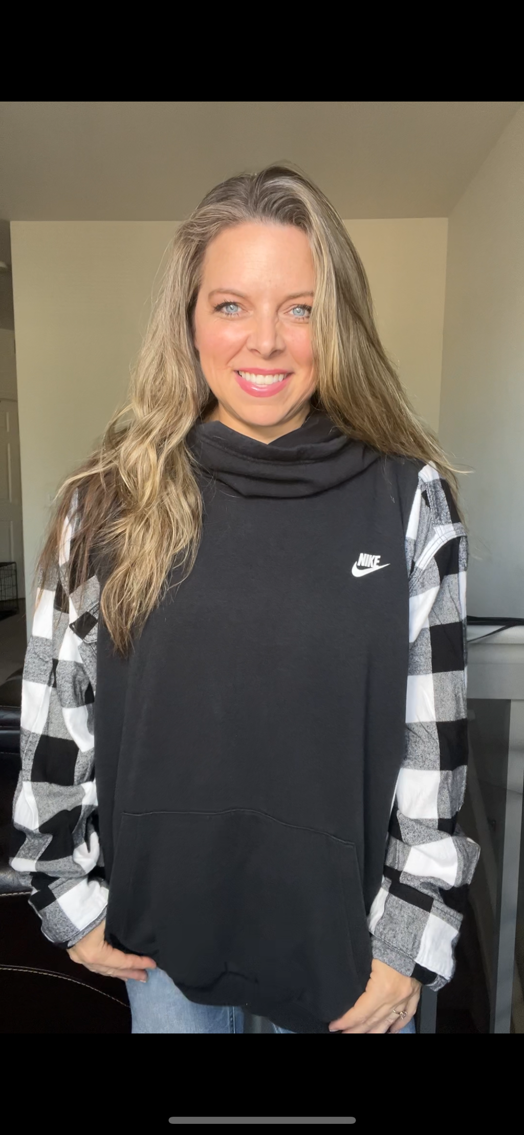 Upcycled Nike black – women’s 4X/5X midweight sweatshirt with flannel sleeves