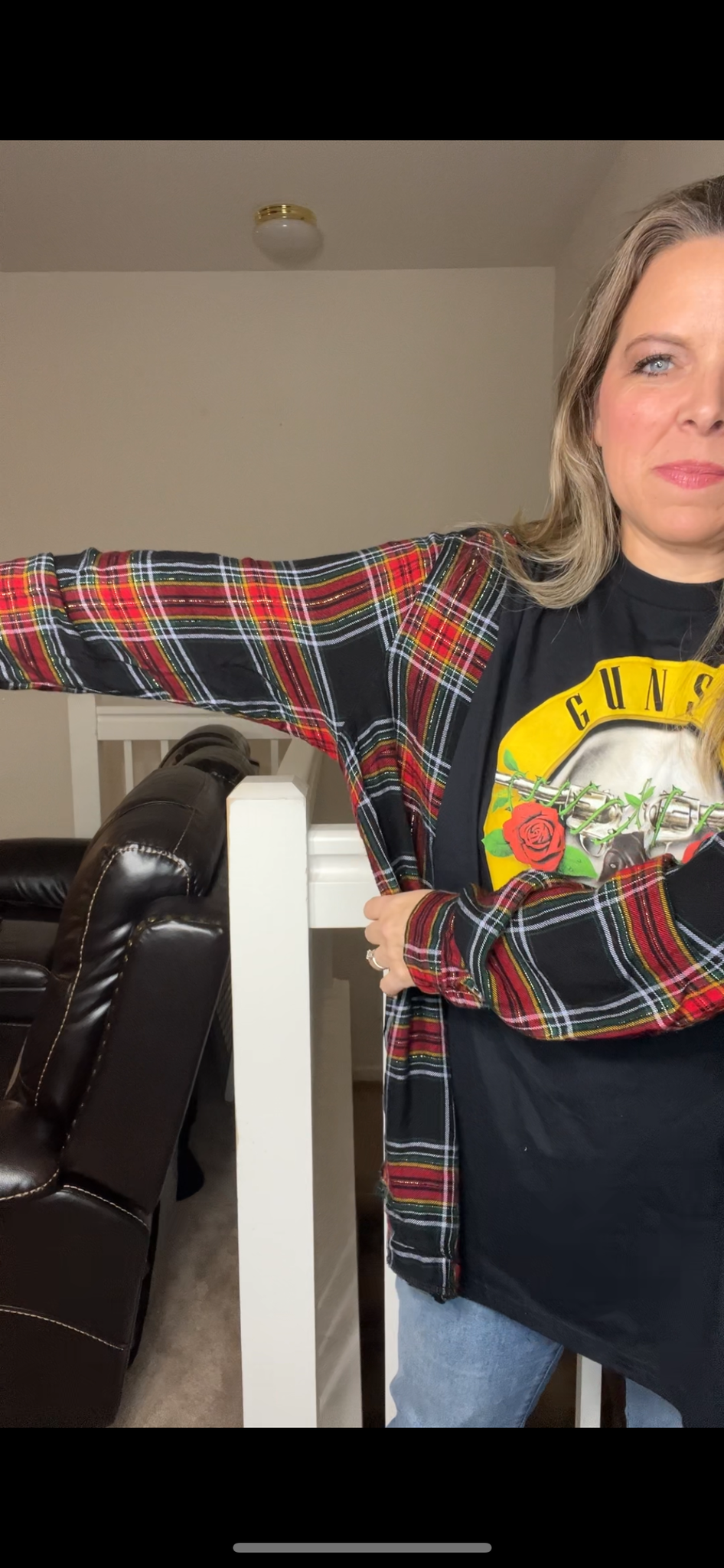 Upcycled Guns and roses – women’s 4X T-shirt with thin flannel sleeves