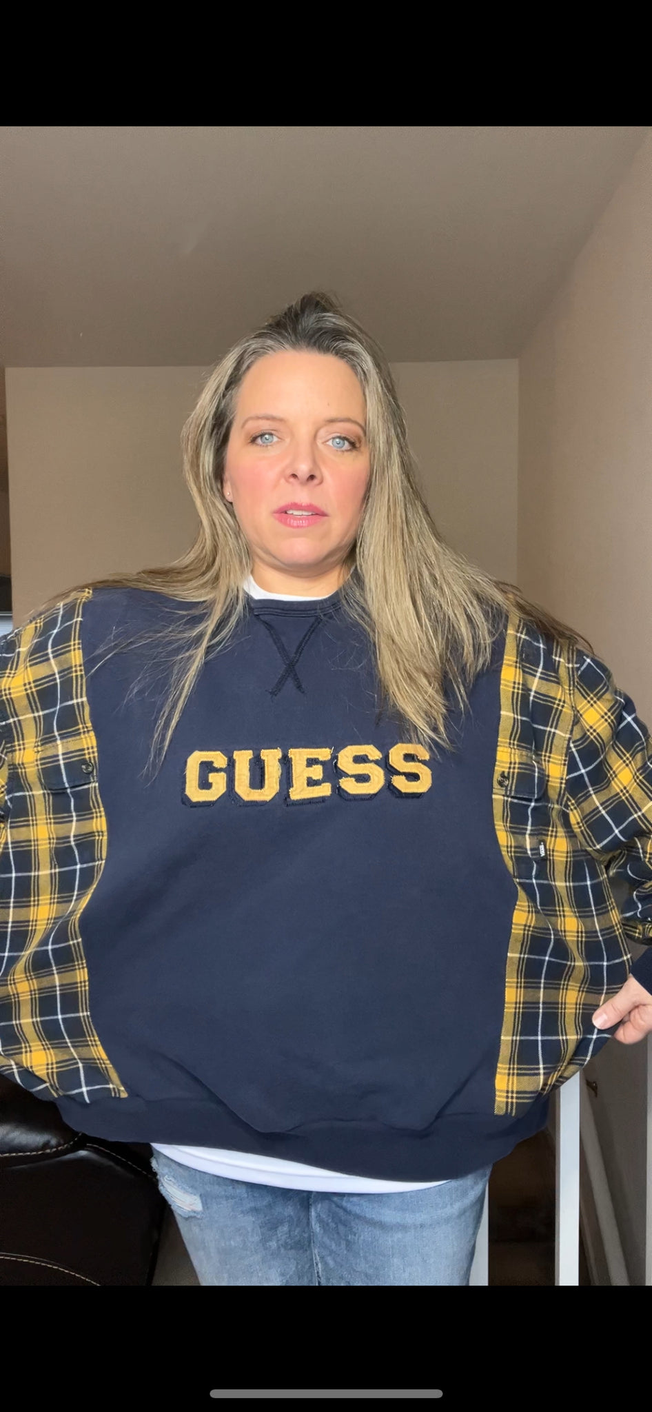 Vintage Guess - woman’s XL - midweight sweatshirt with thin flannel sleeves ￼