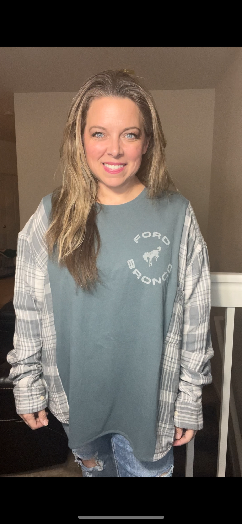 Upcycled Bronco – women’s 2X – T-shirt with flannel sleeves￼