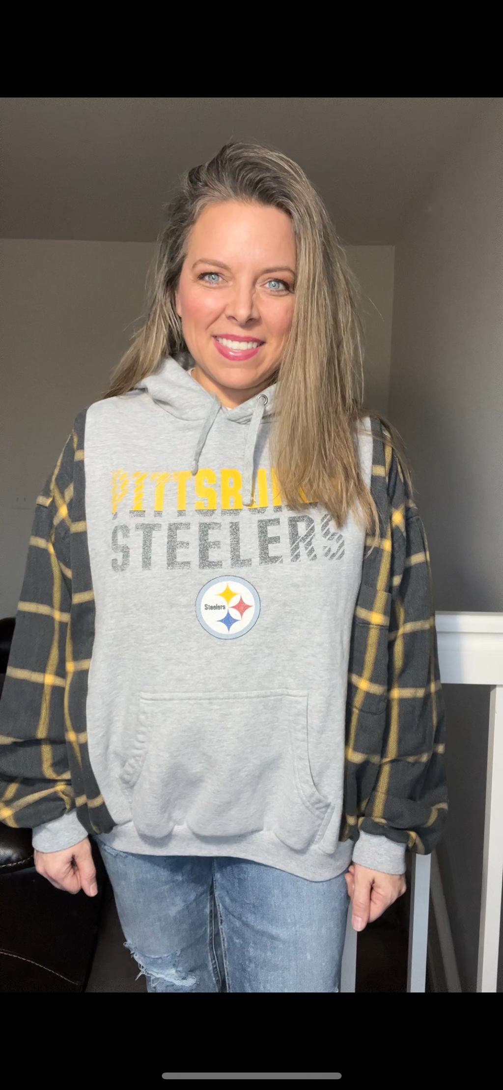 Upcycled Steelers – women’s L/XL – thick sweatshirt with flannel sleeves￼