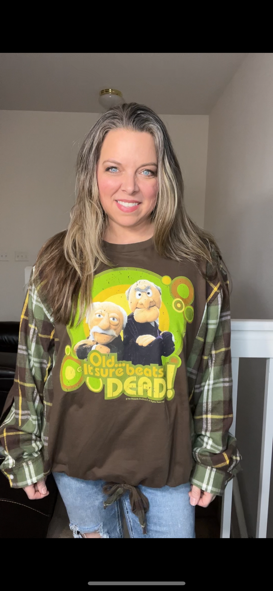 Upcycled Old men – women’s 2X – T-shirt with flannel sleeves