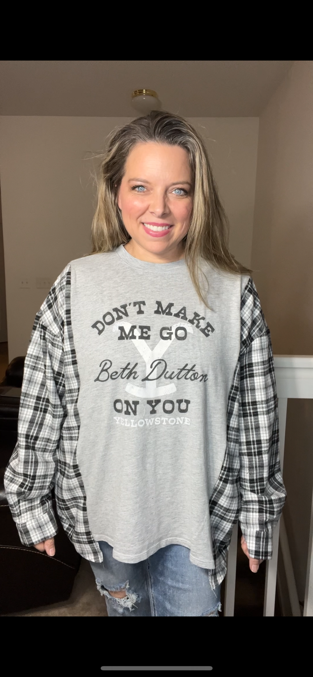 Upcycled Beth Dutton – women’s XL – T-shirt with flannel sleeves￼