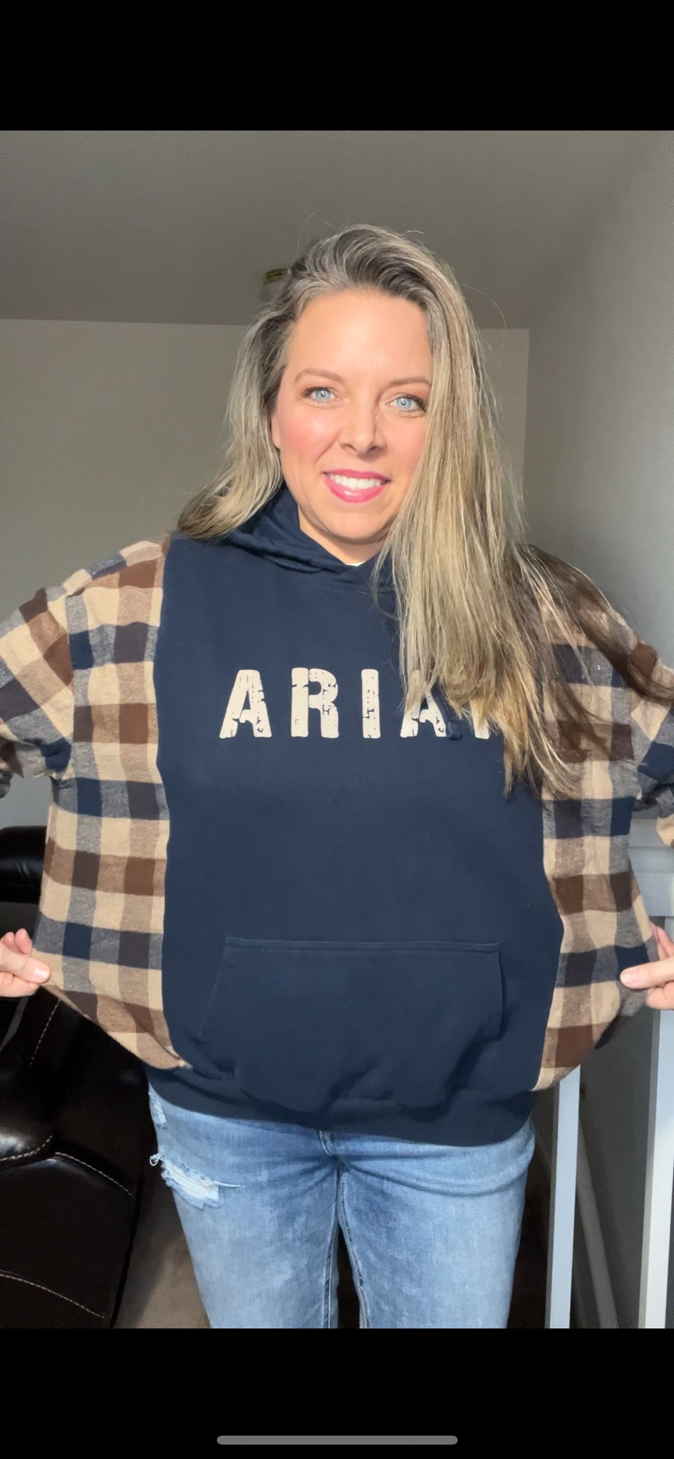 Upcycled Ariat – women’s medium – midweight sweatshirt with flannel sleeves￼