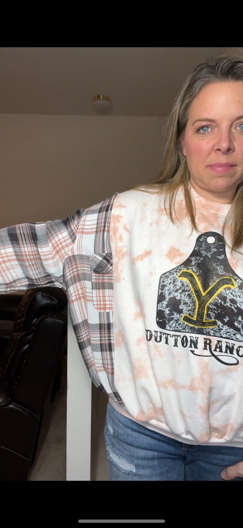 Yellowstone - woman’s MEDIUM - midweight sweatshirt with flannel sleeves ￼