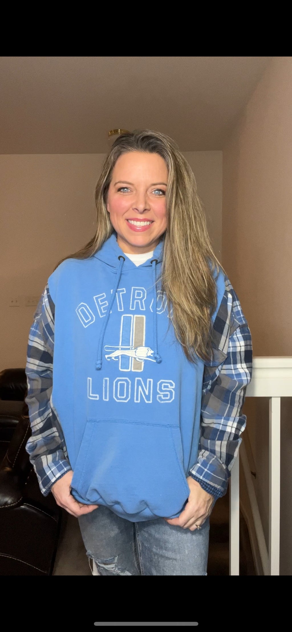 Detroit Lions – women’s XL – thick french terry sweatshirt with flannel sleeves ￼