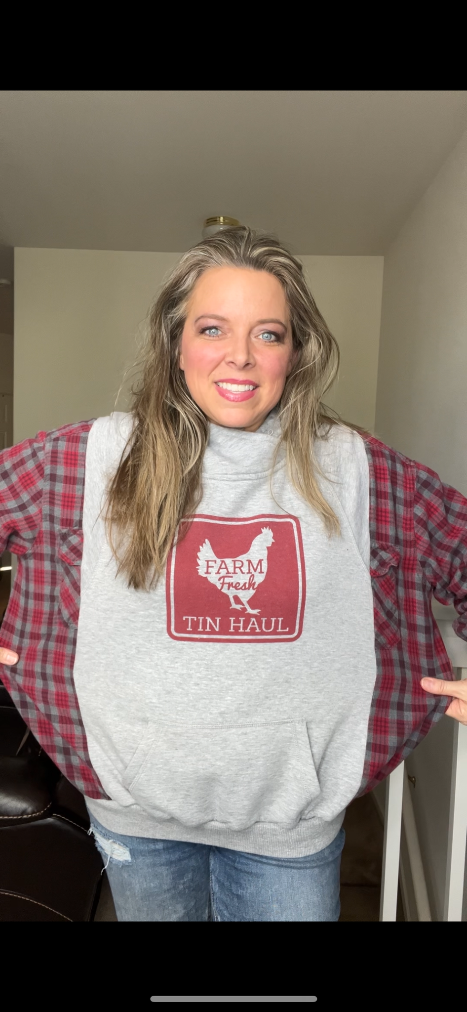 Upcycled Farm – women’s M/L – midweight sweatshirt with flannel sleeves ￼